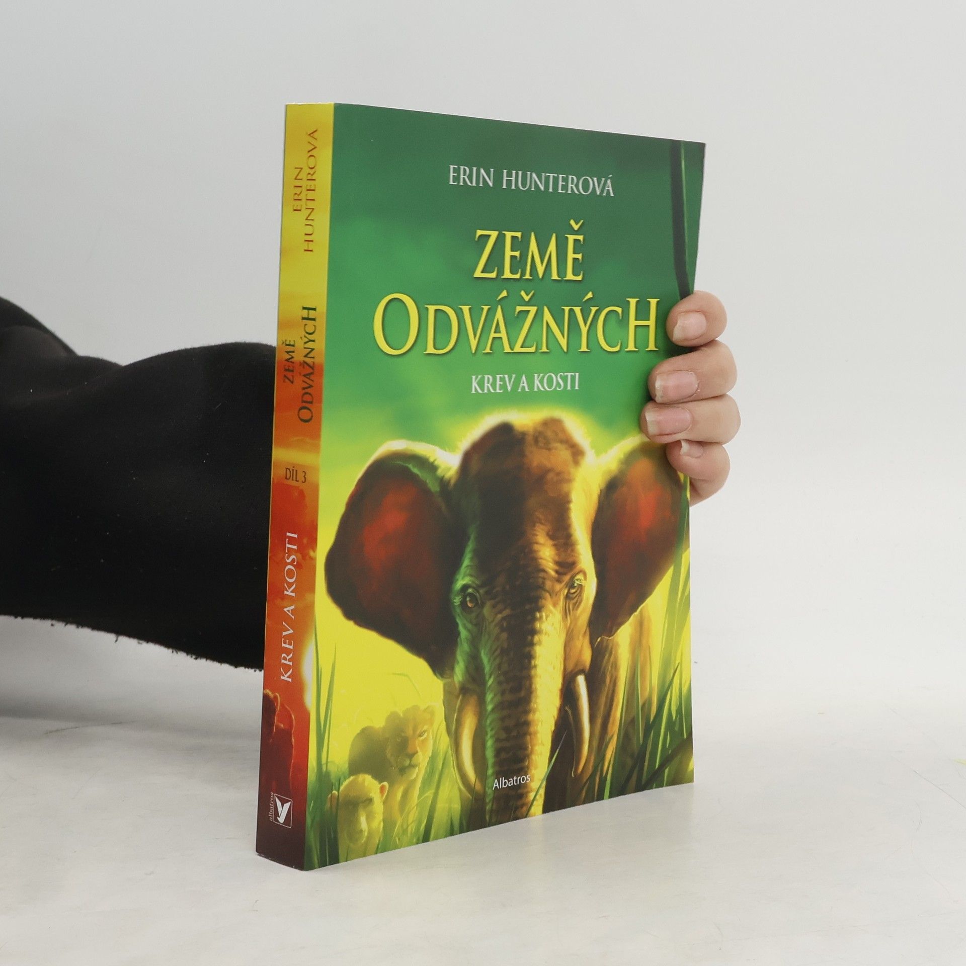Erin Hunter Země odvážných. Krev a kosti