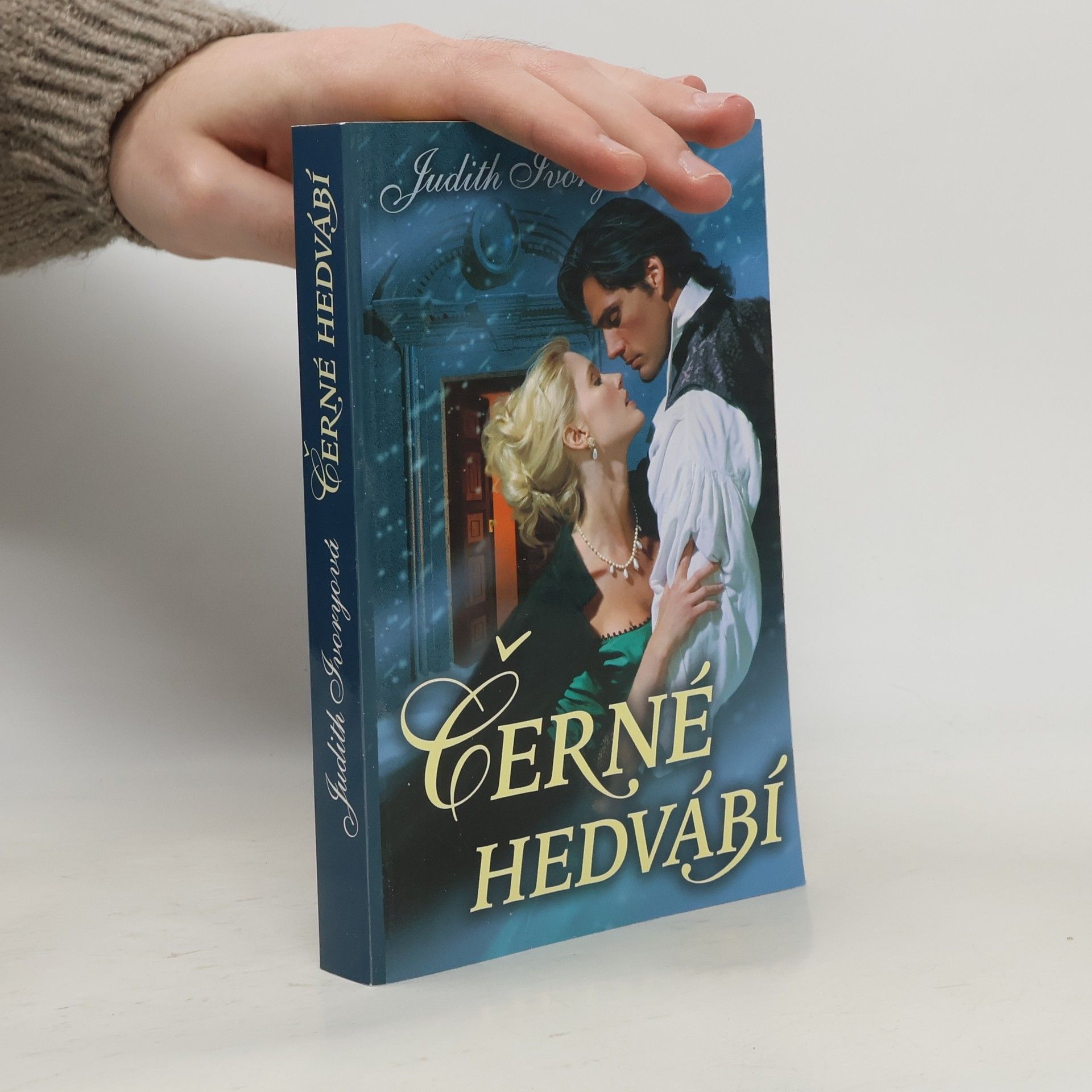 Judith Ivory Černé hedvábí