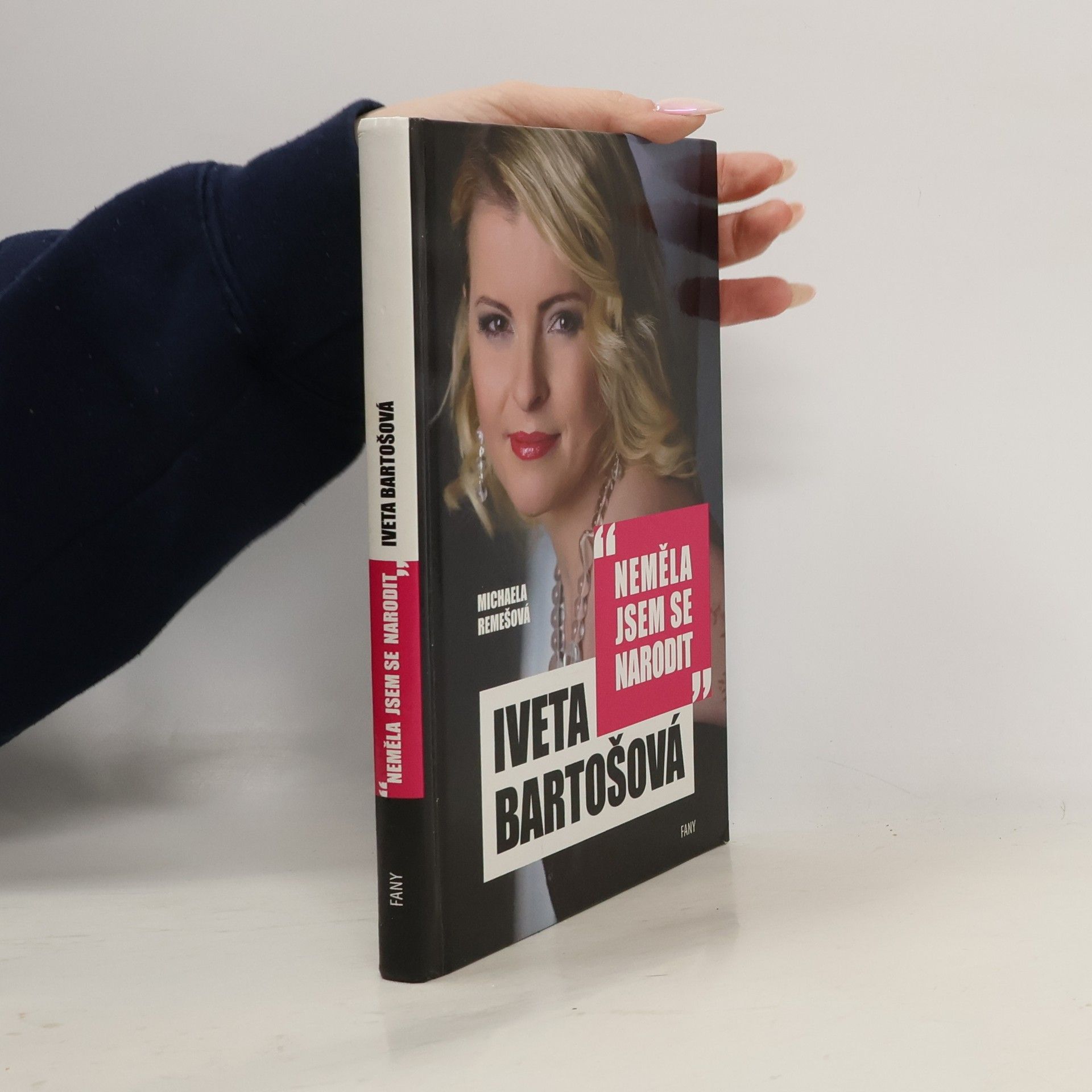 Michaela Remešová Iveta Bartošová. Neměla jsem se narodit