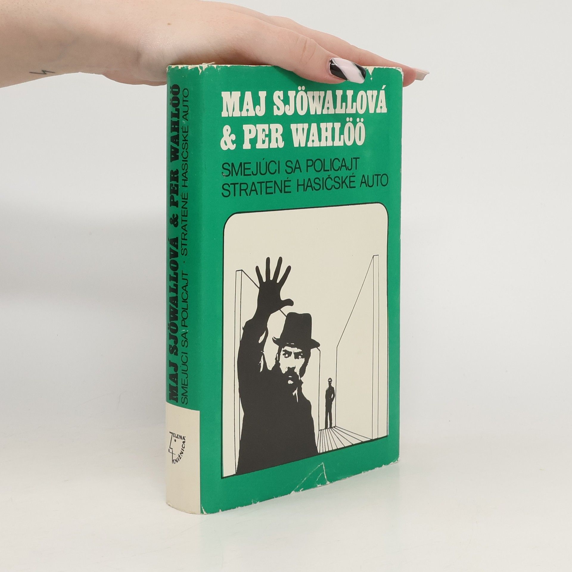 Smejúci sa policajt. Stratené hasičské auto