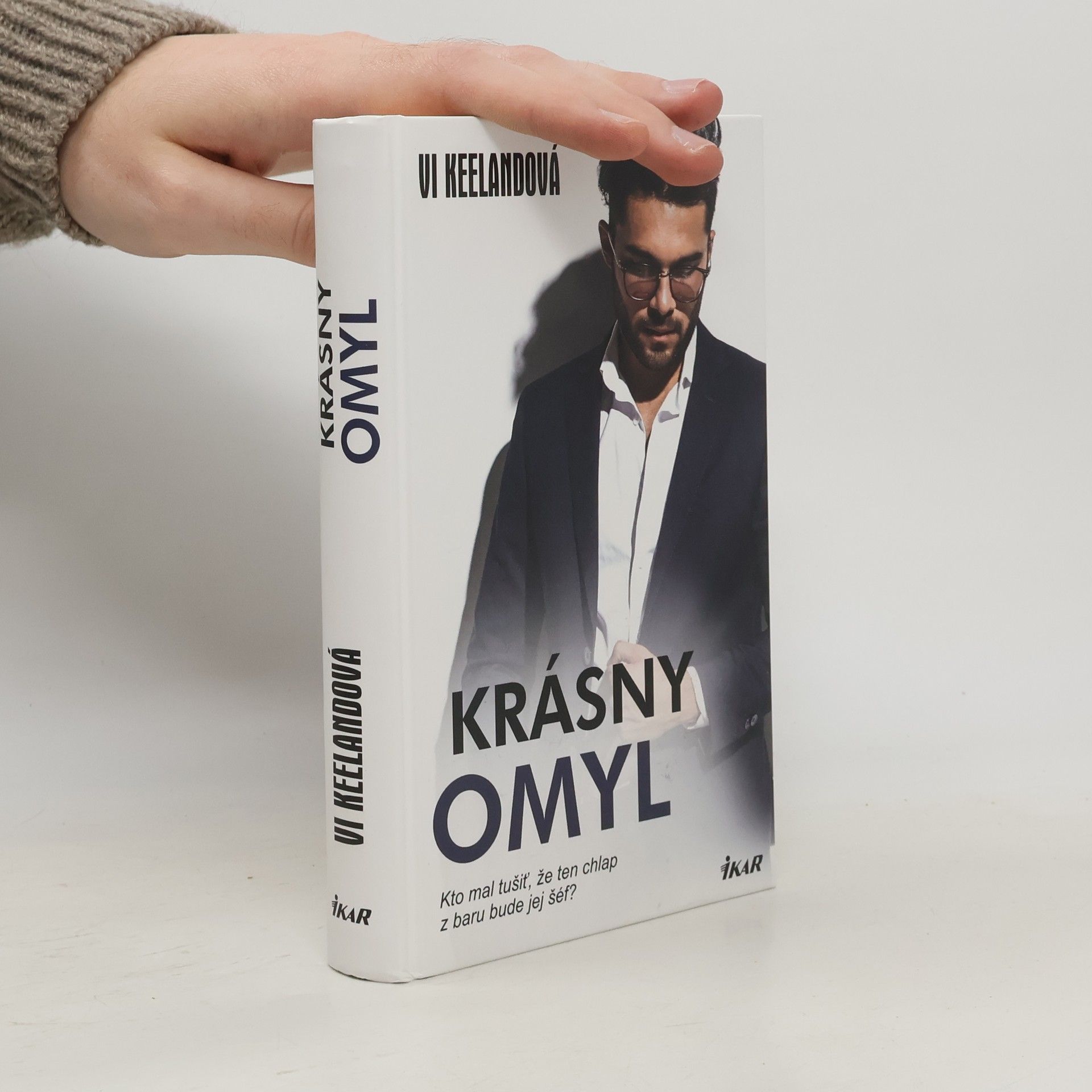 Vi Keeland Krásny omyl