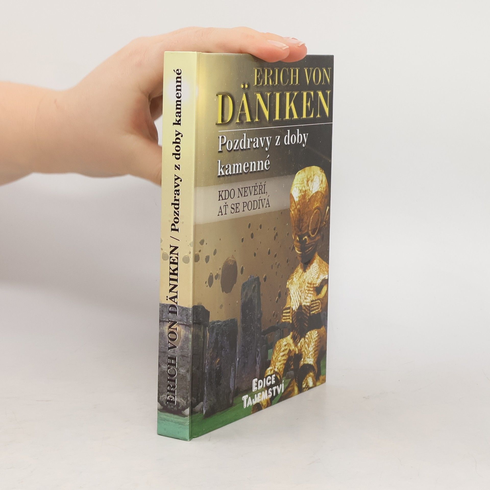 Erich von Däniken Pozdravy z doby kamenné. Kdo nevěří, ať se podívá