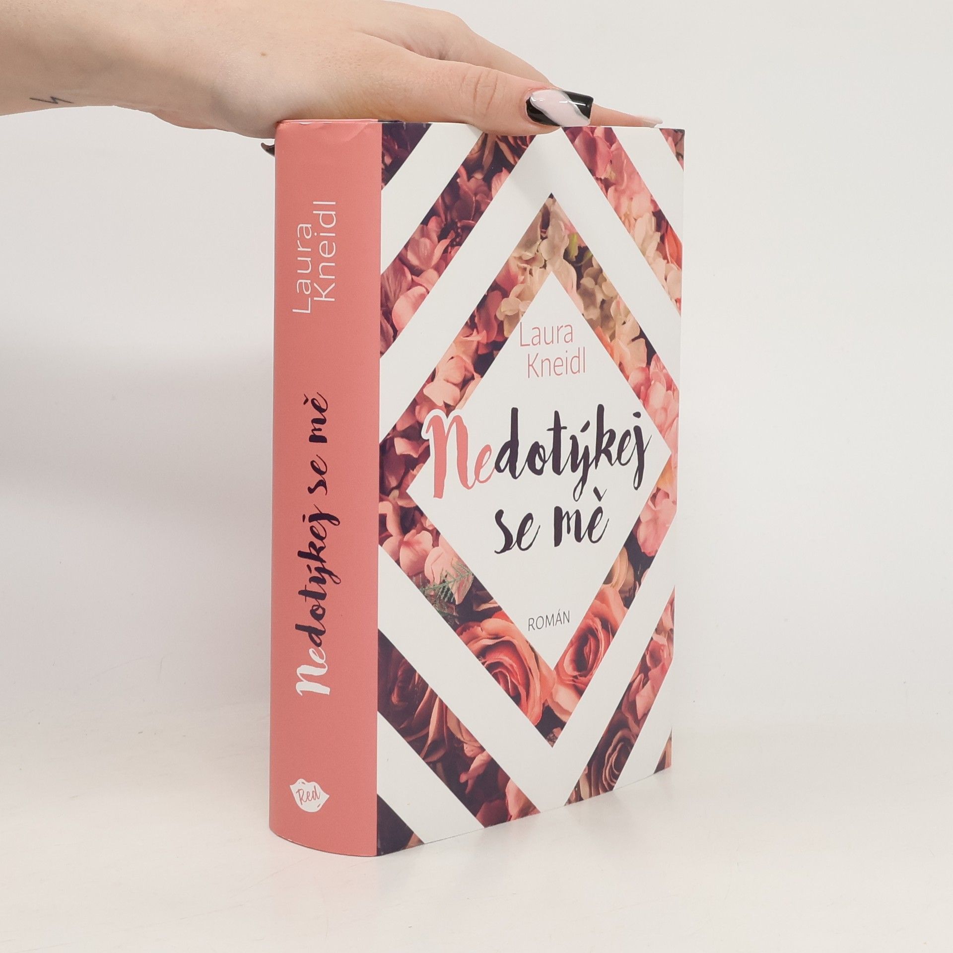 Laura Kneidl Nedotýkej se mě