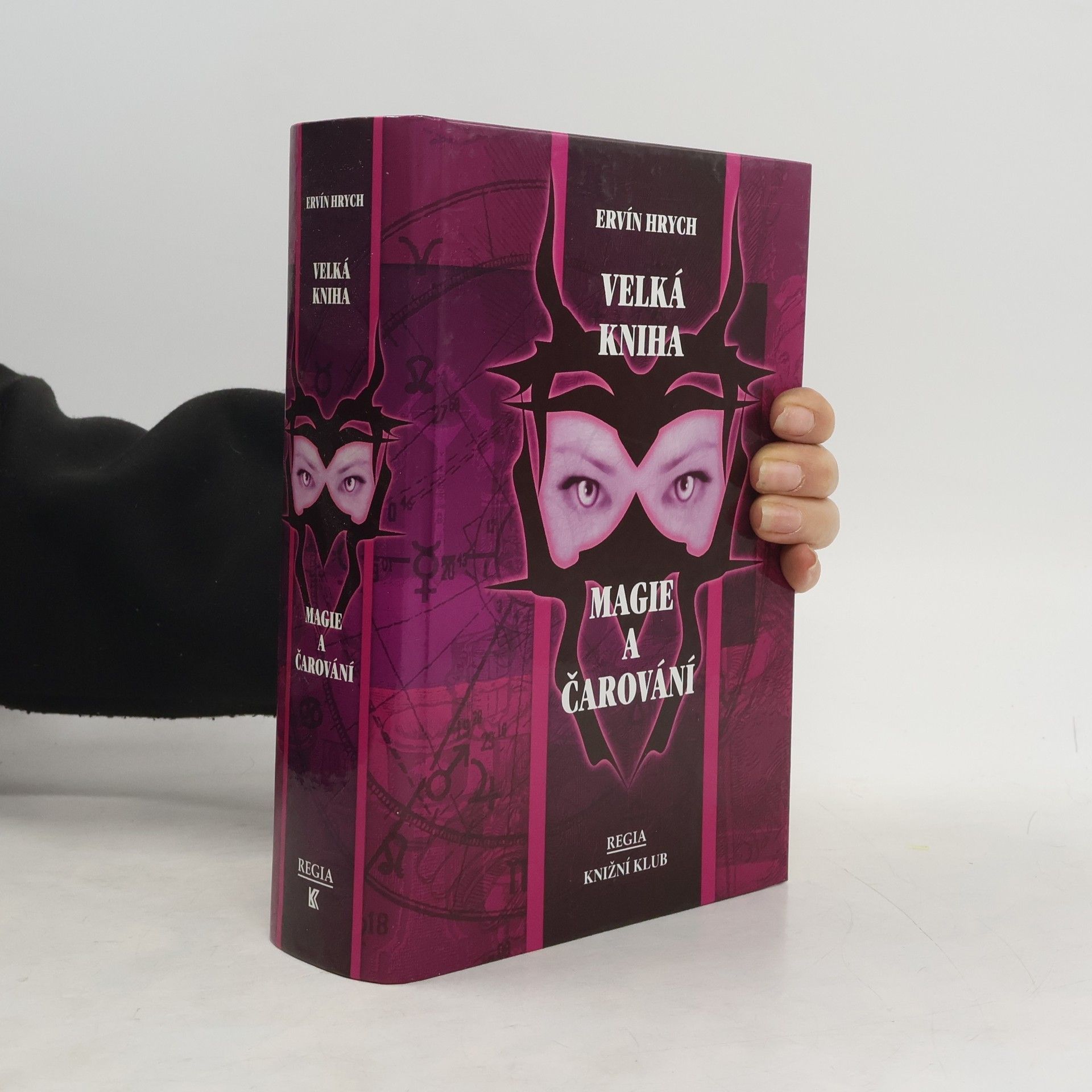 Velká kniha magie a čarování