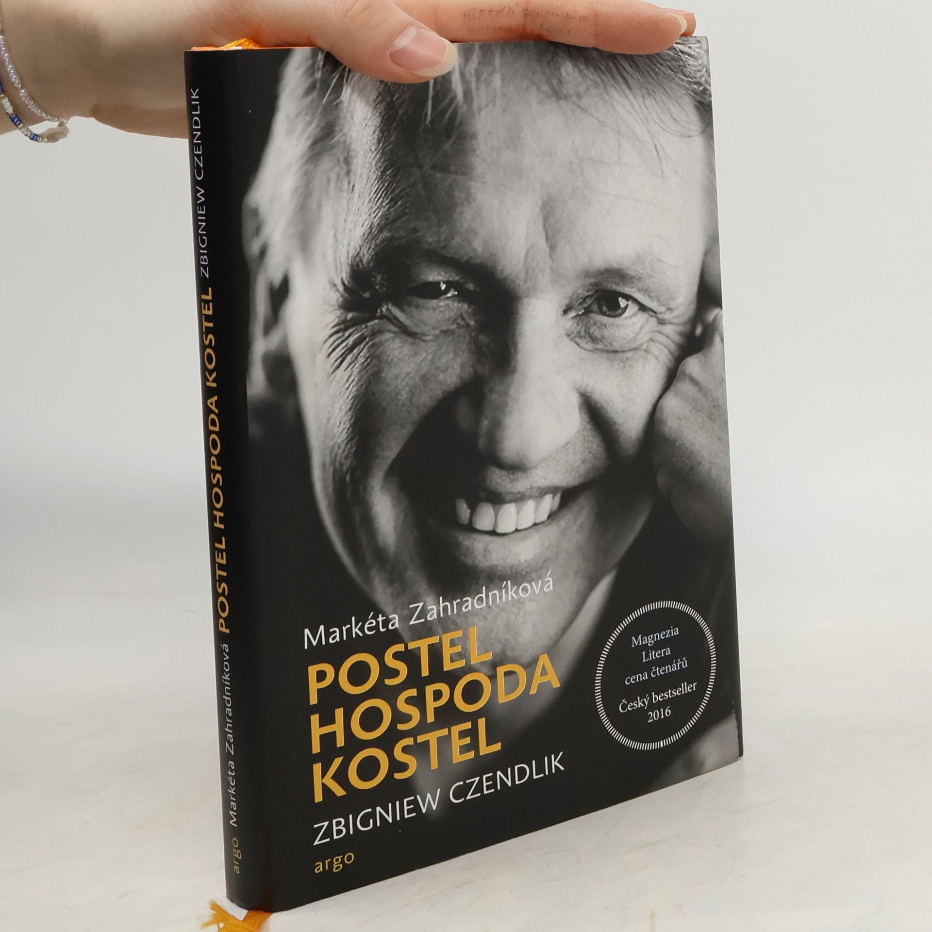 Zbigniew Czendlik Postel, hospoda, kostel