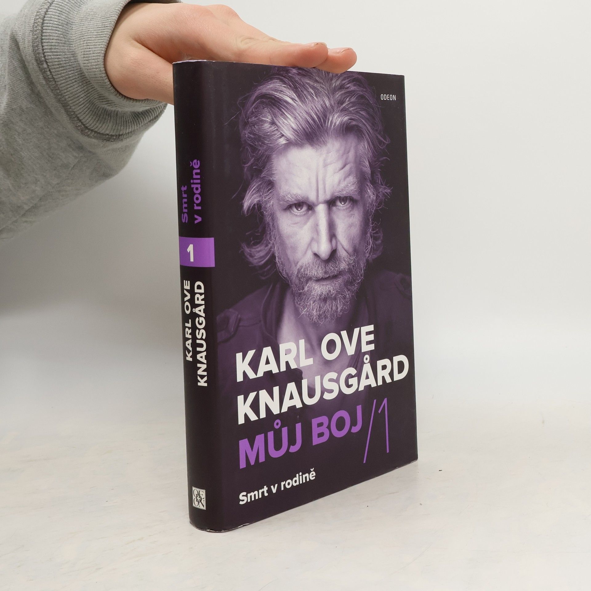 Karl Ove Knausgård Můj boj. 1, Smrt v rodině