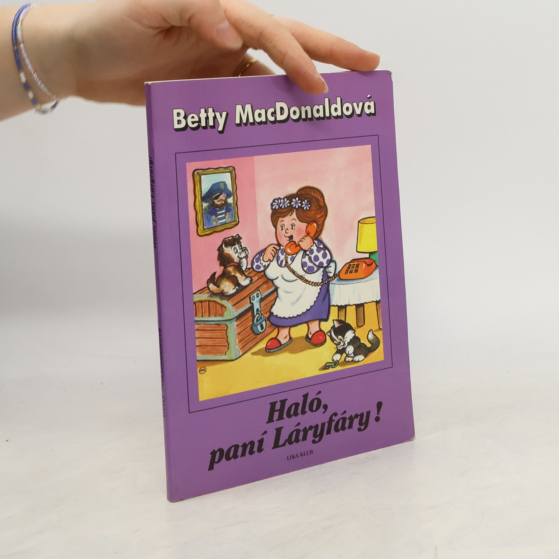 Betty MacDonald Haló, paní Láryfáry