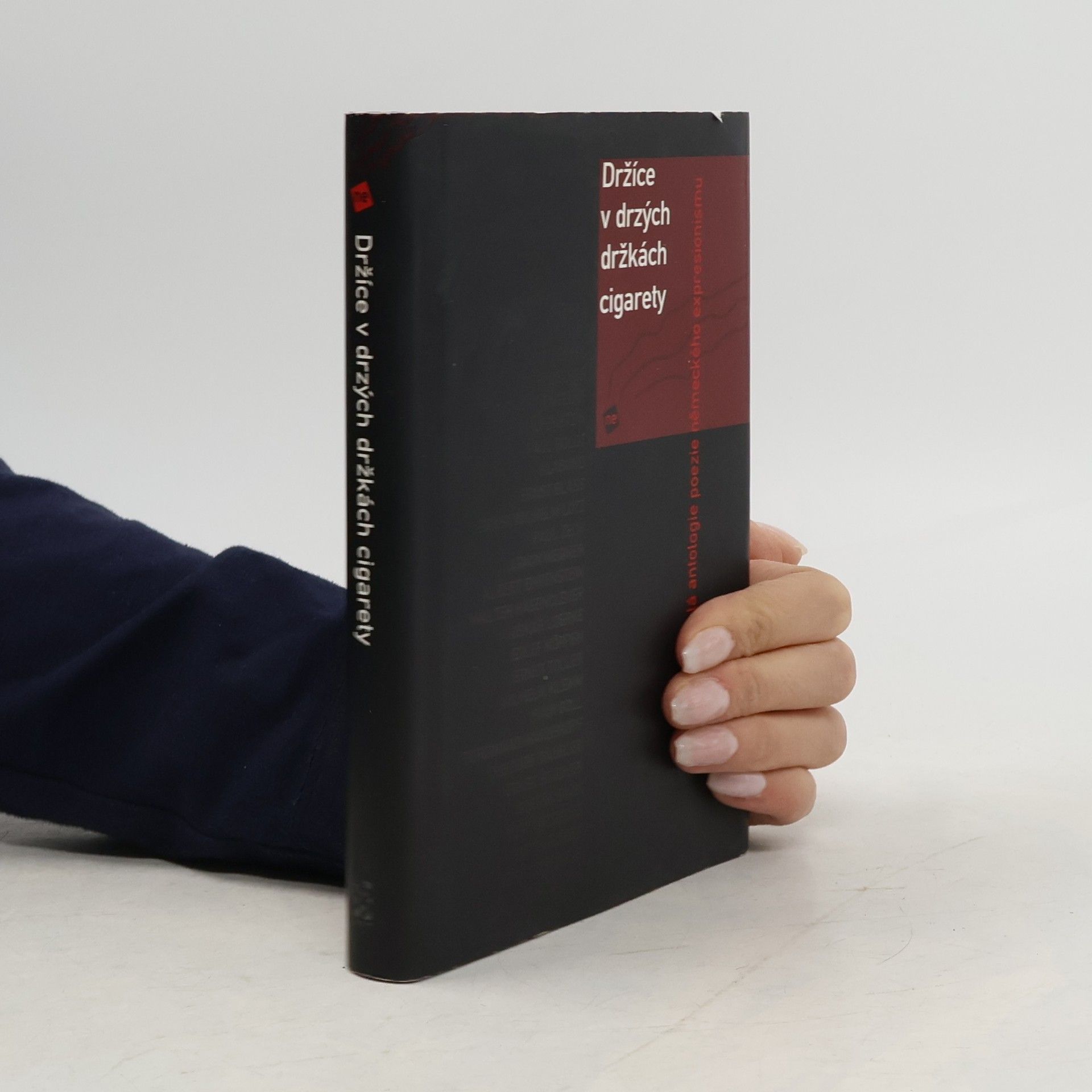 Držíce v drzých držkách cigarety