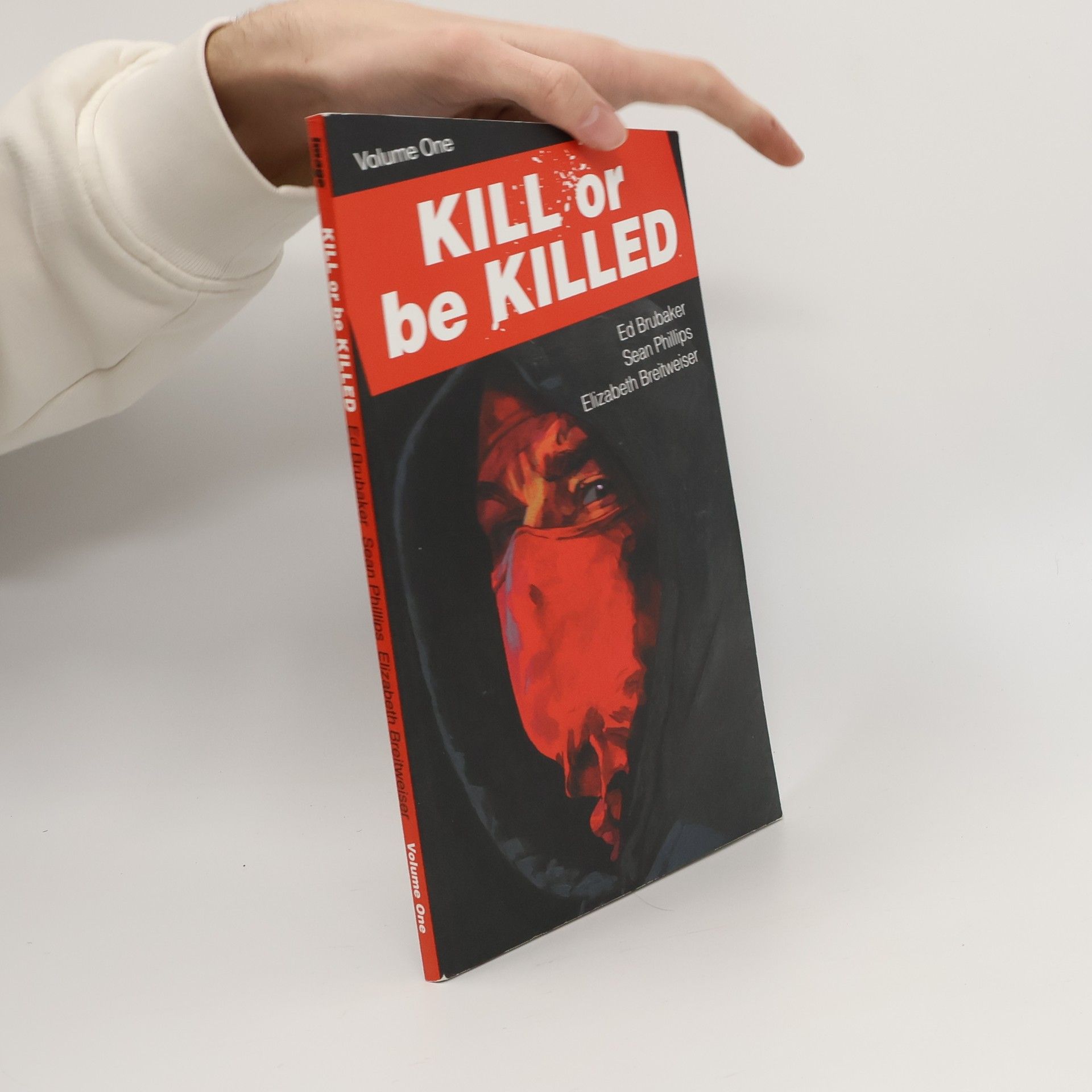 Ed Brubaker Kill or be killed. Volume 1