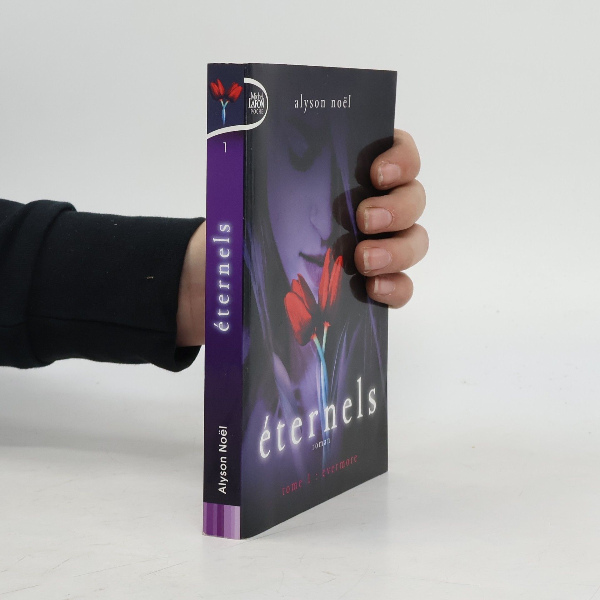 Alyson Noë͏l Eternels