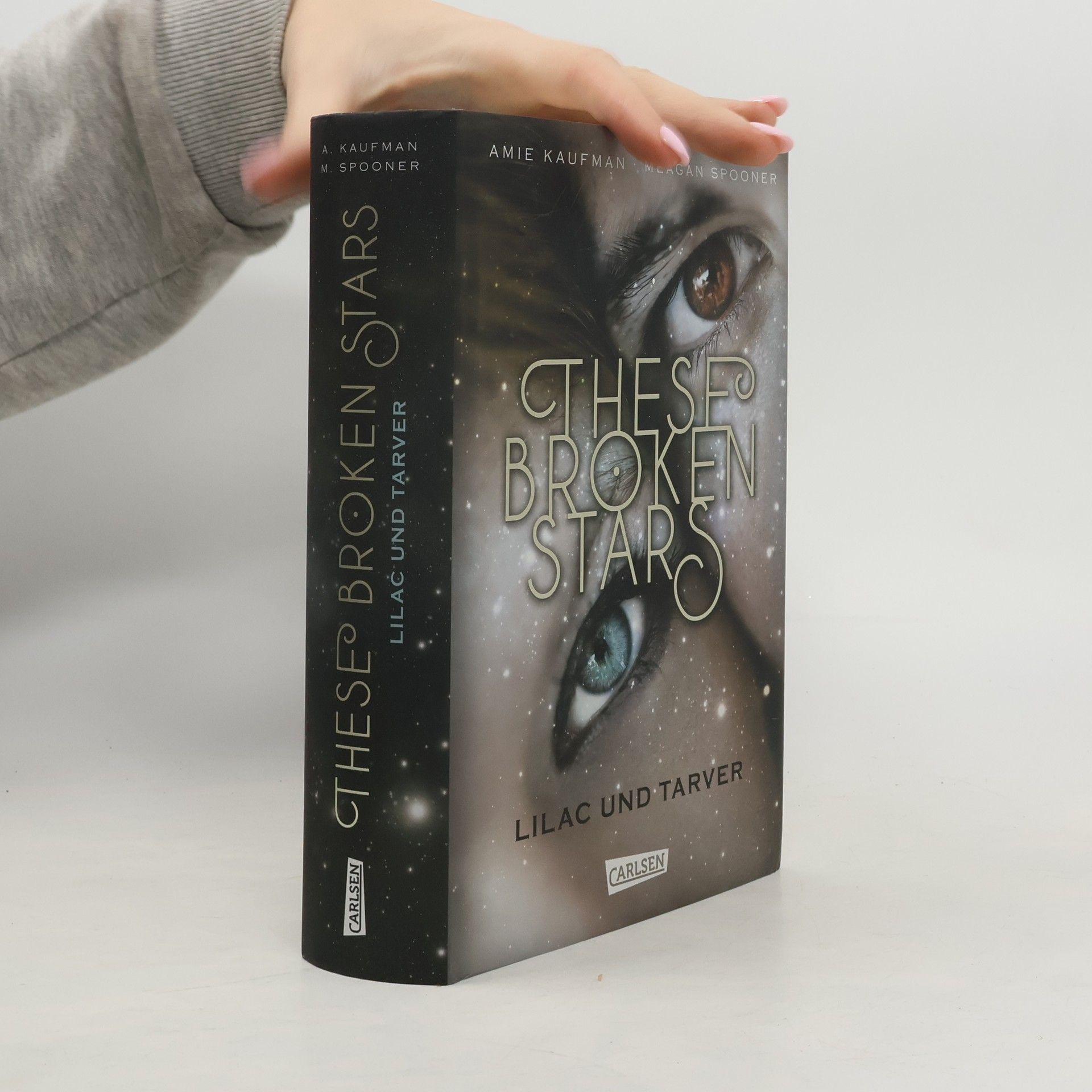 Amie Kaufman These broken stars