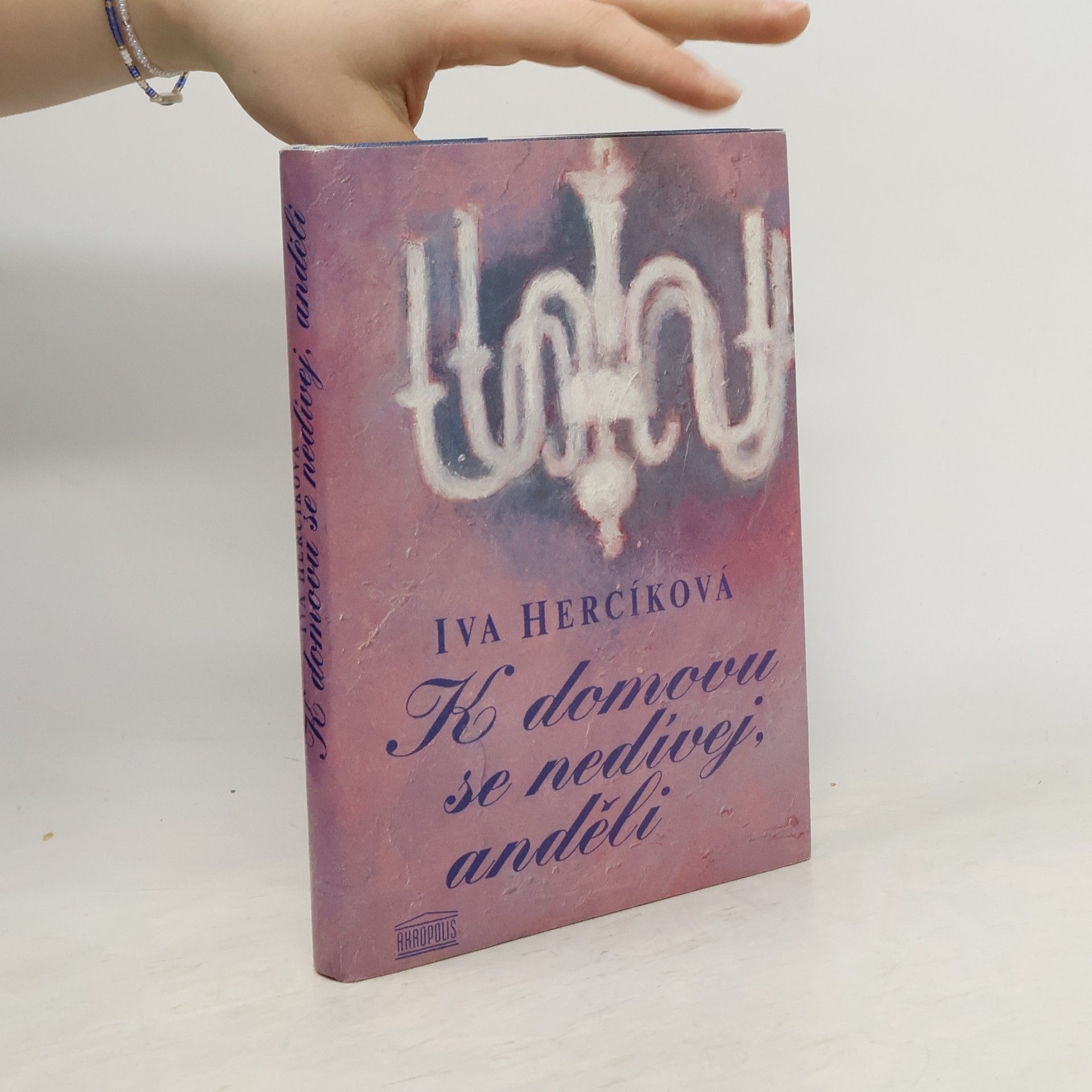 Iva Hercíková K domovu se nedívej, anděli