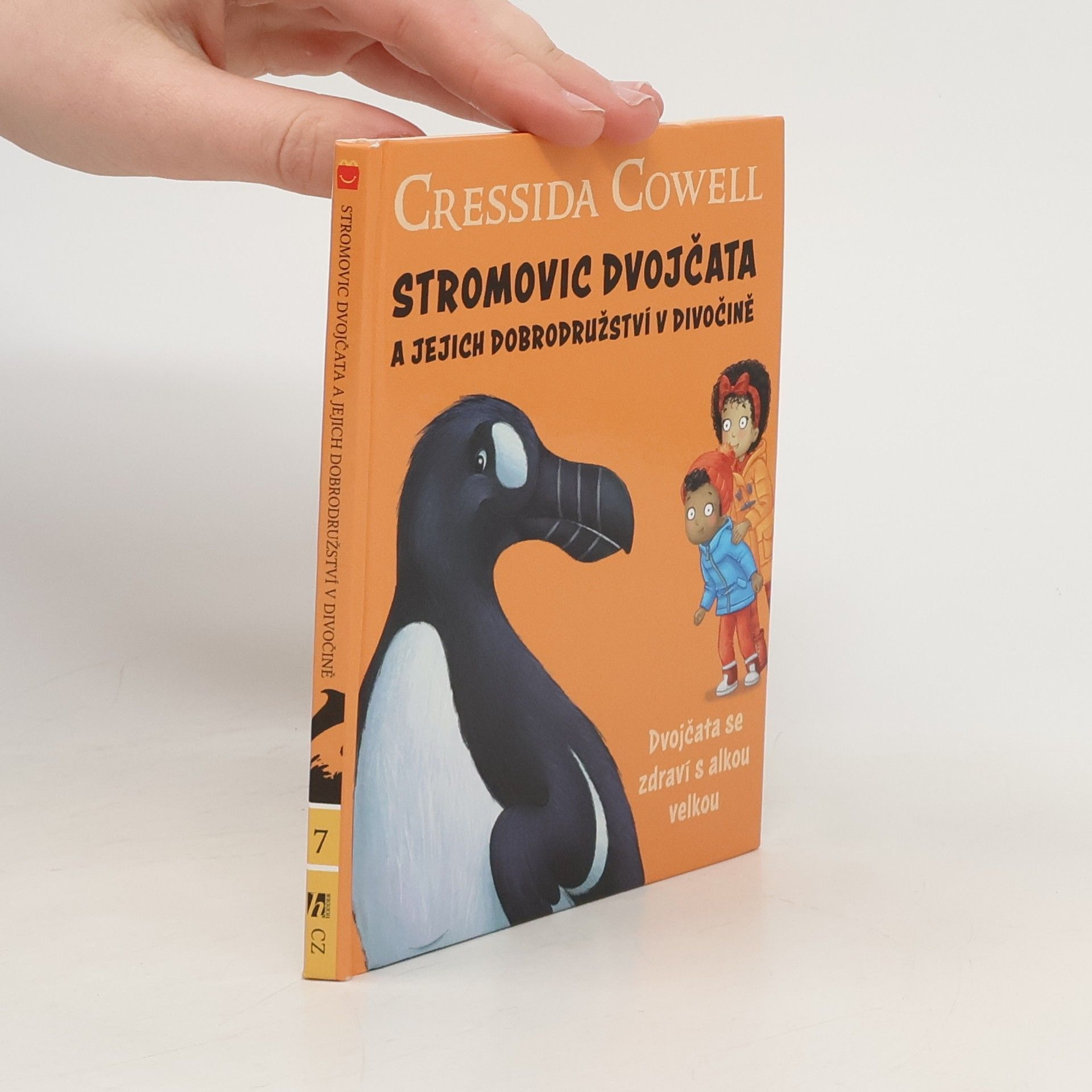 Cressida Cowell Stromovic dvojčata a jejich dobrodružství v divočině. Dvojčata se zdraví s alkou velkou