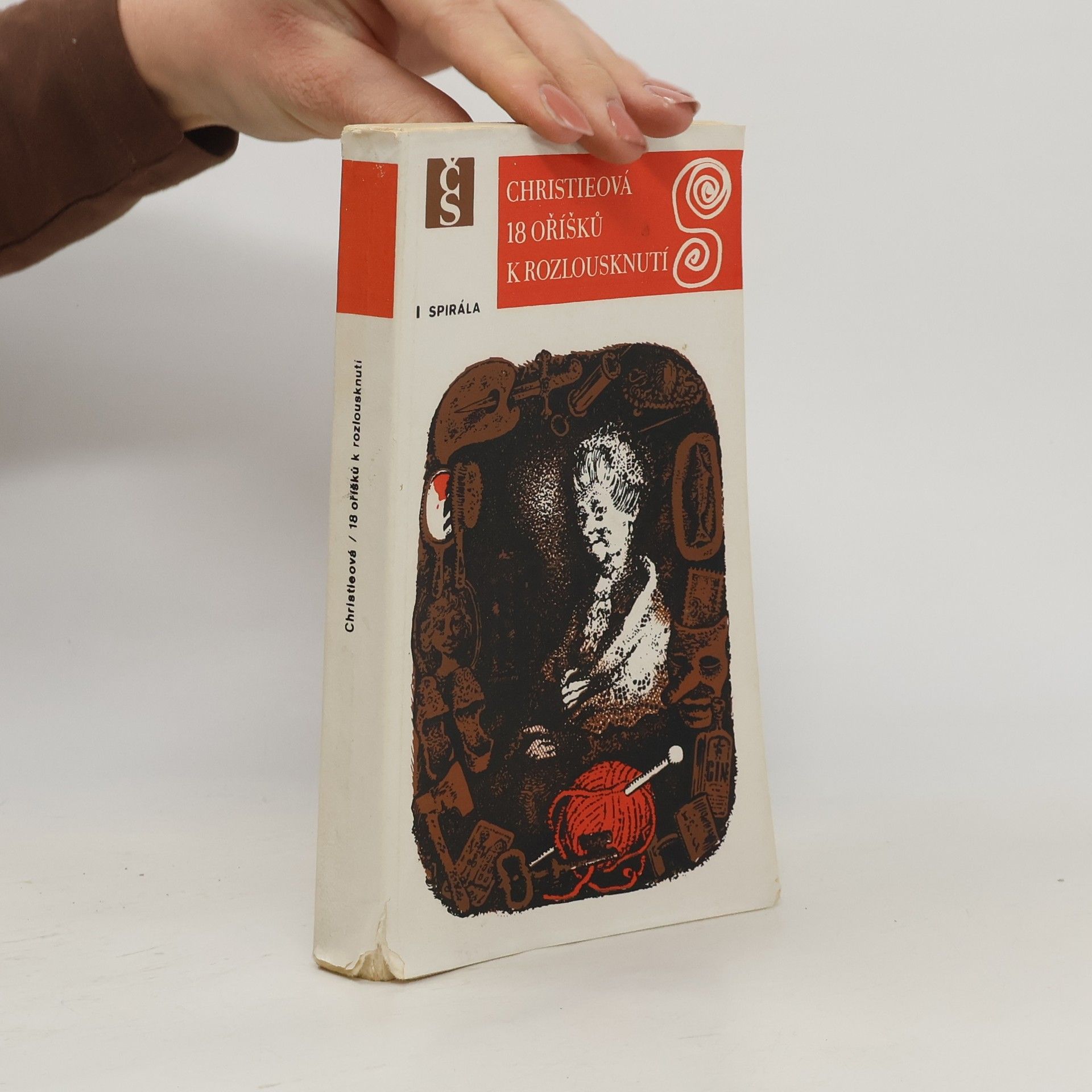 Agatha Christie 18 oříšků k rozlousknutí