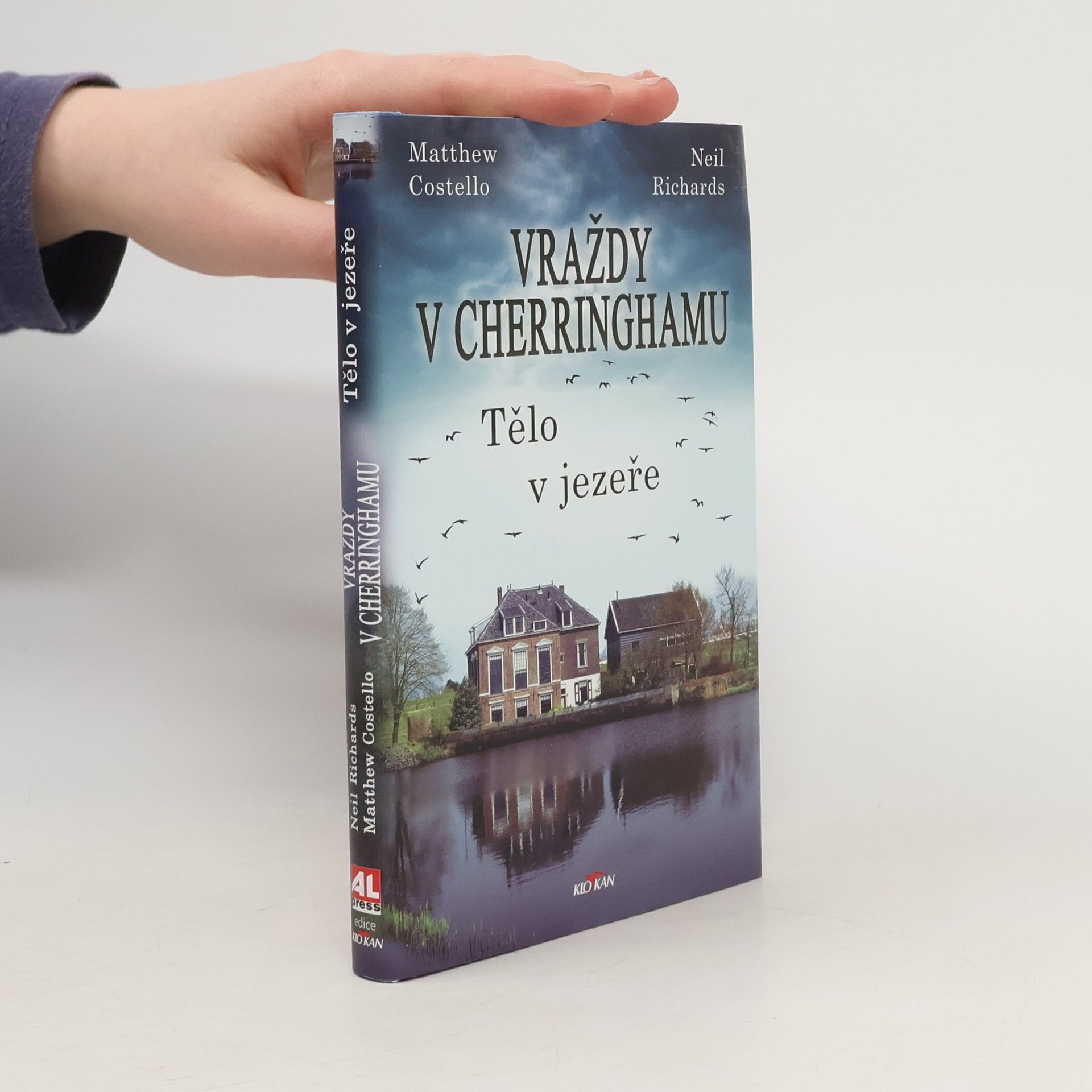 Neil Richards Vraždy v Cherringhamu : Tělo v jezeře