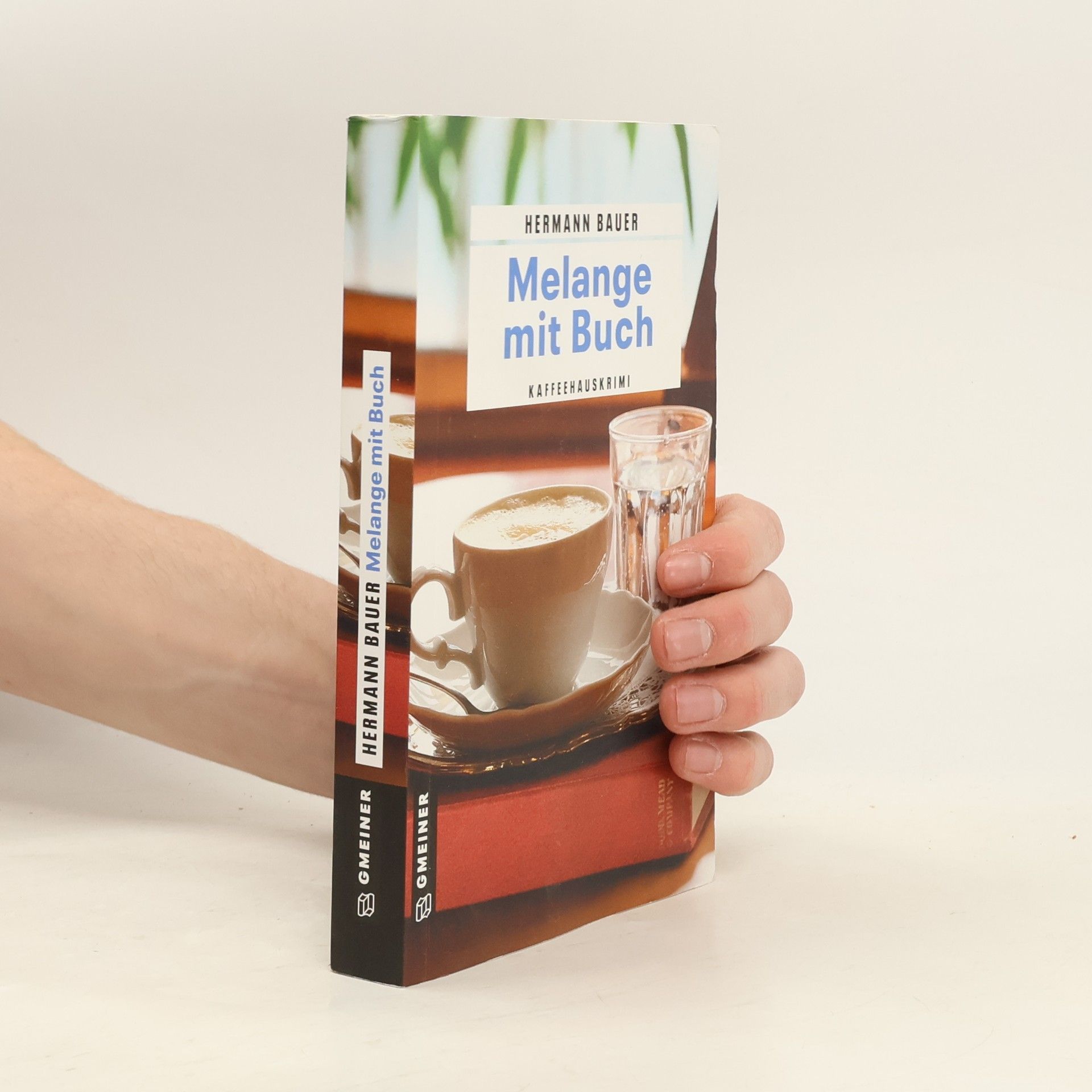Melange mit Buch