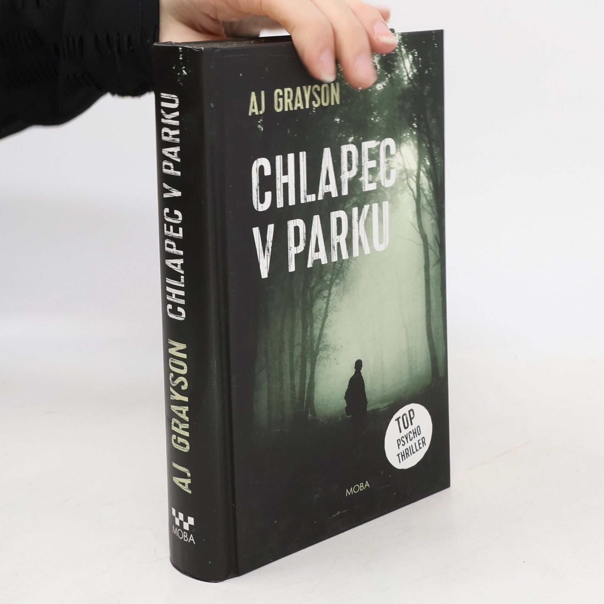 A. J. Grayson Chlapec v parku