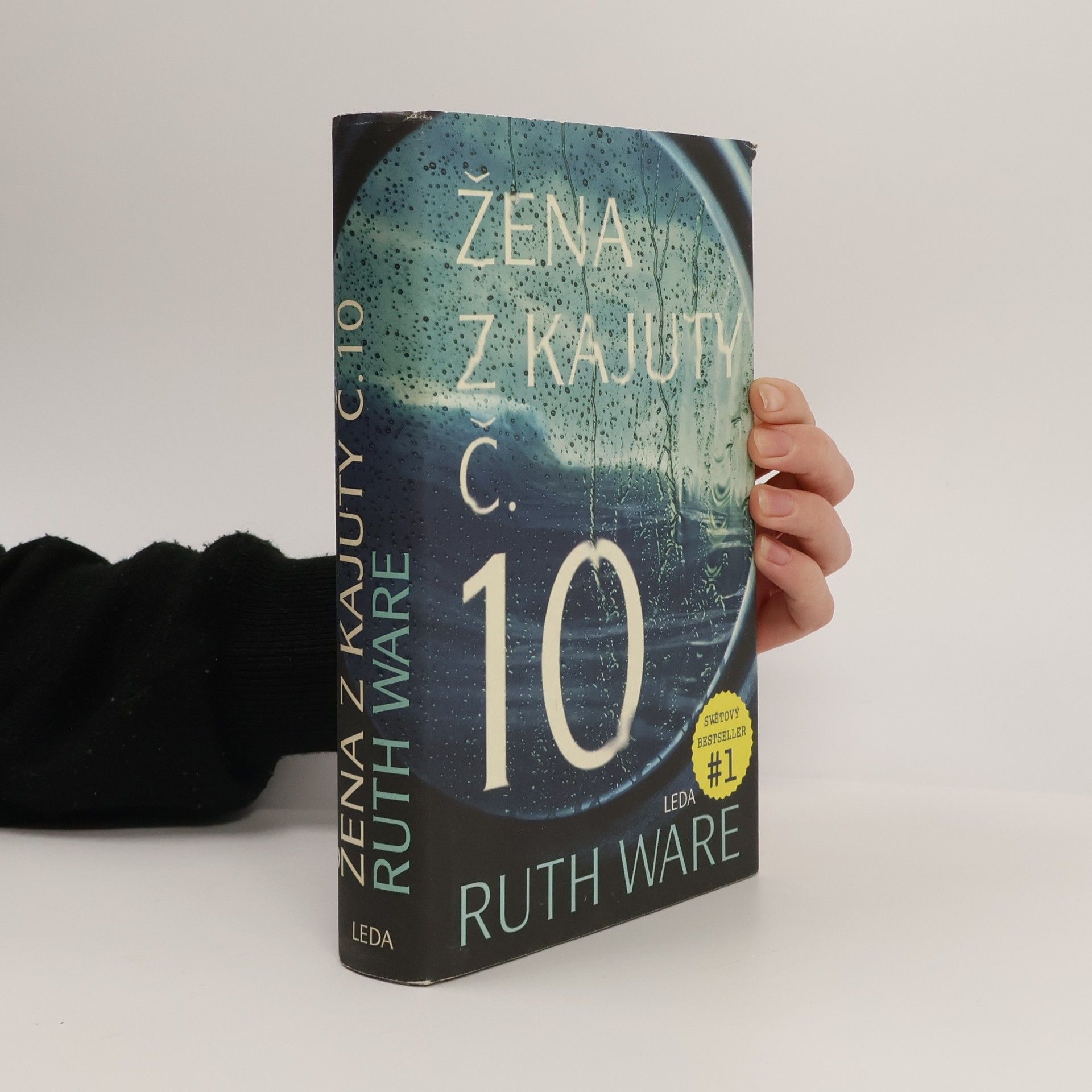 Ruth Ware Žena z kajuty č. 10