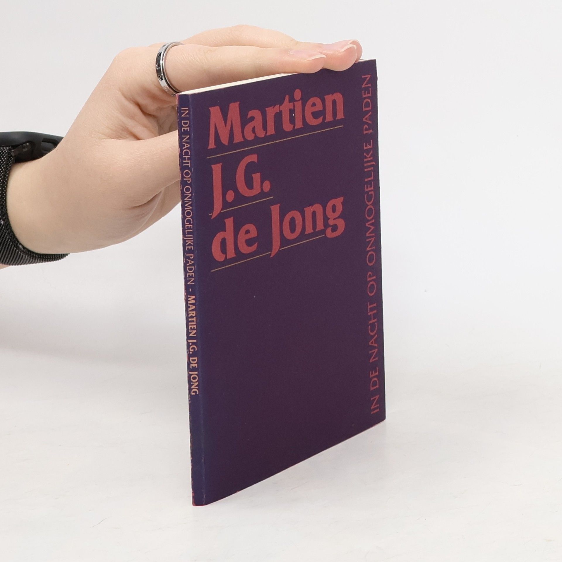 In de nacht op onmogelijke paden