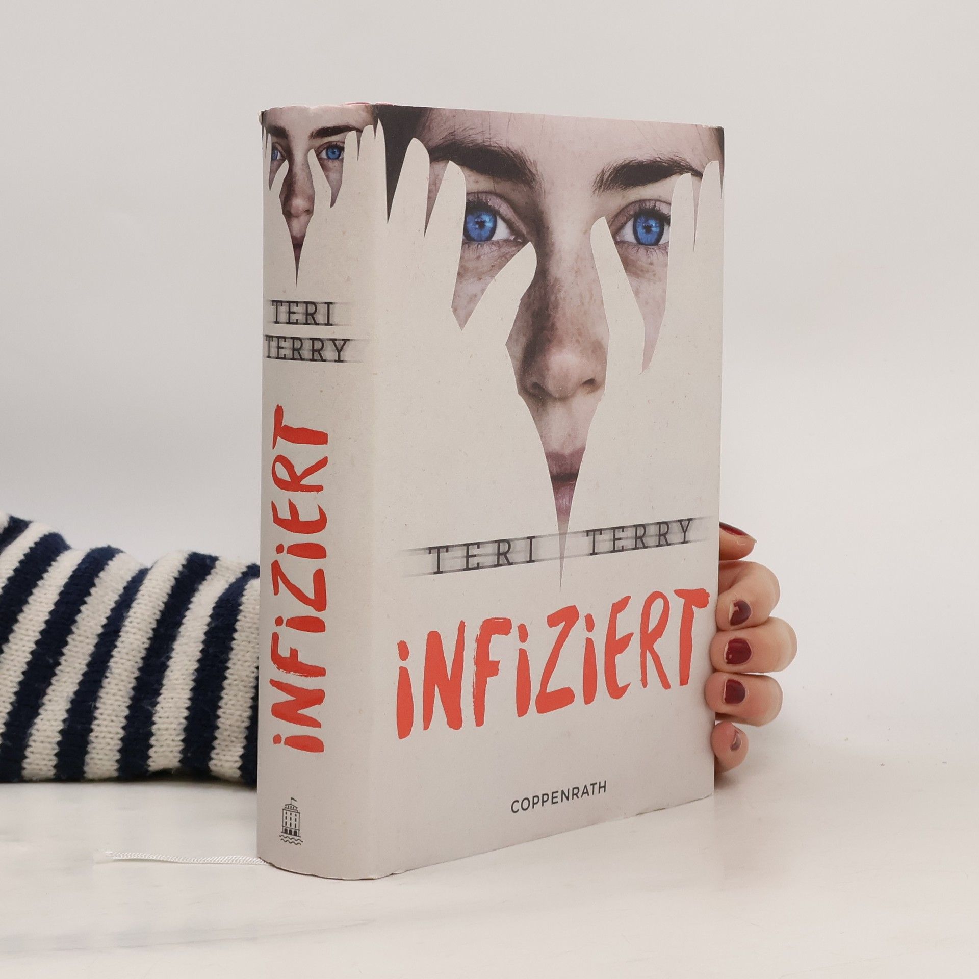 Teri Terry Infiziert