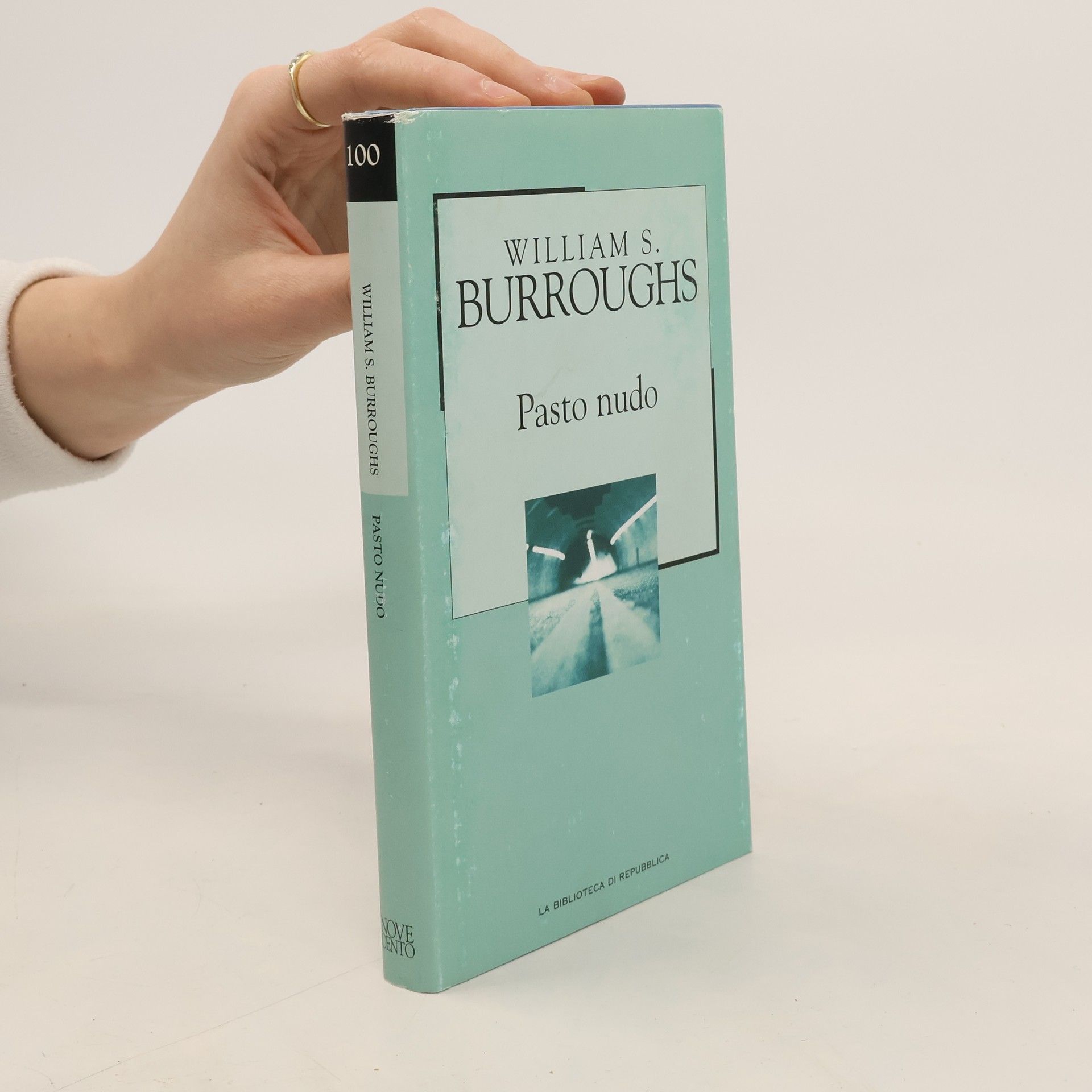 Franca Cavagnoli La Biblioteca di Repubblica - 100: Pasto nudo