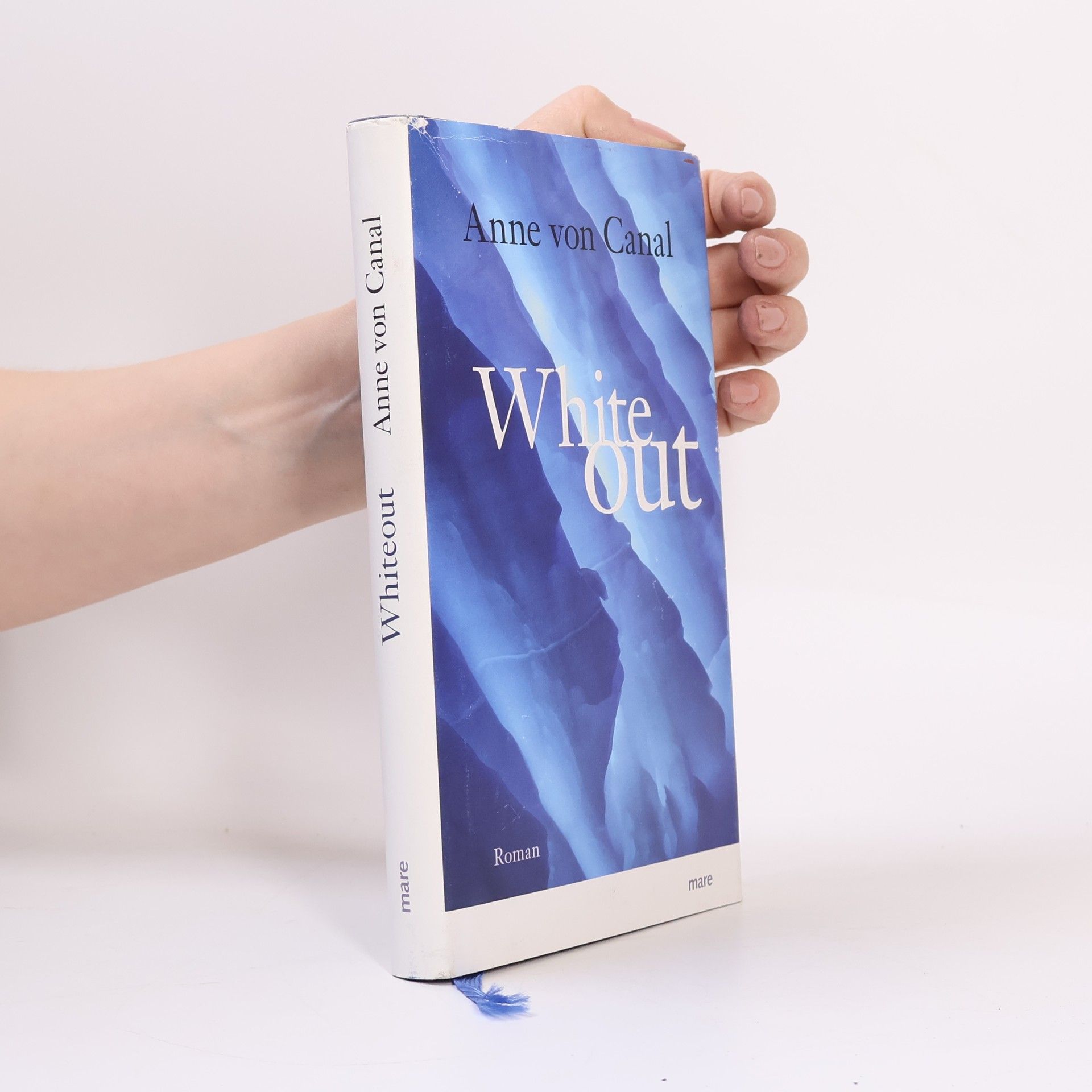 Anne von Canal Whiteout