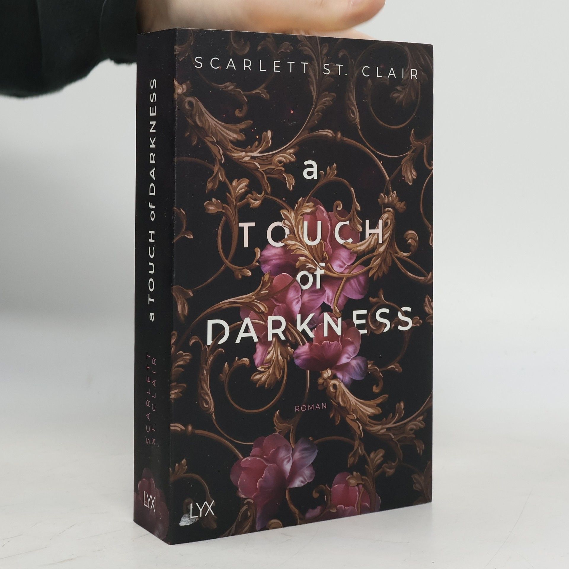 Scarlett St. Clair A Touch of Darkness