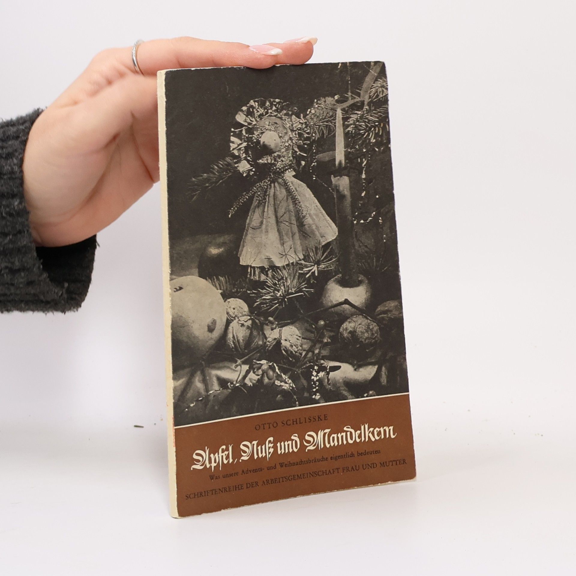 Äpfel, Nuß und Mandelkern