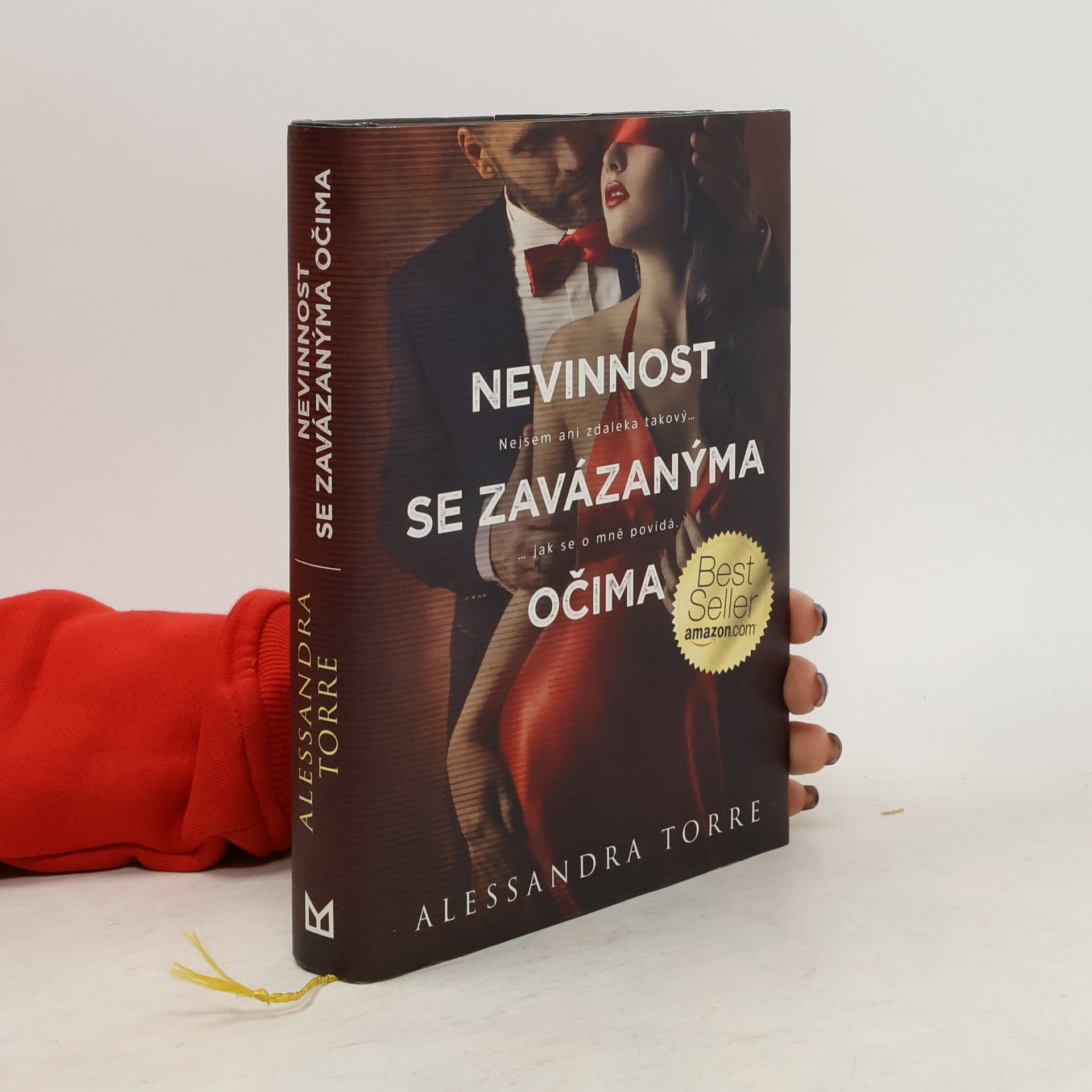 Alessandra Torre Nevinnost se závazanýma očima