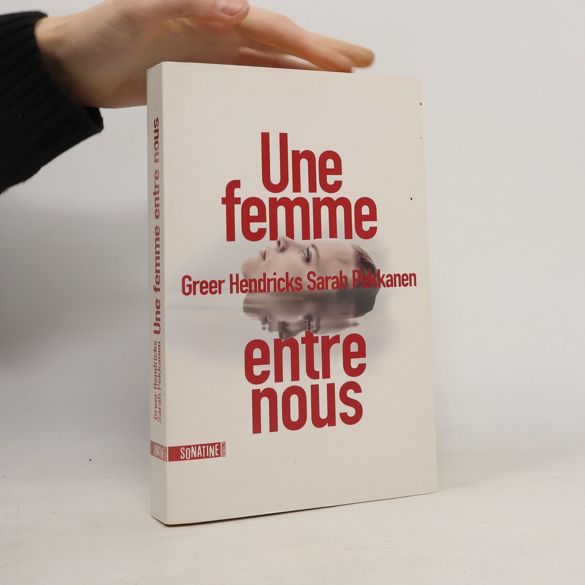 Une femme entre nous
