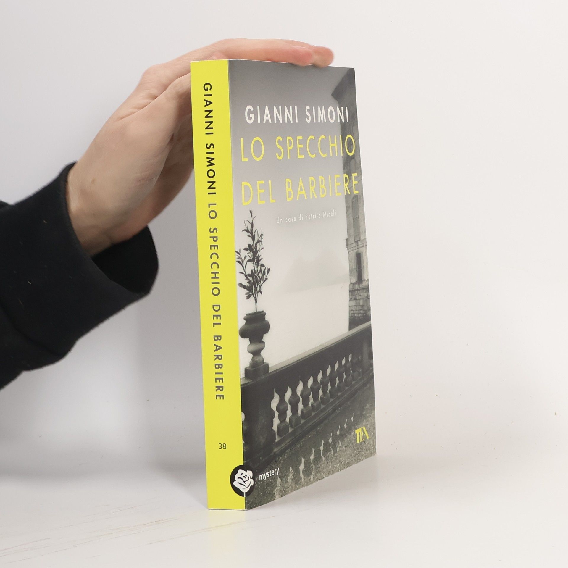 Gianni Simoni Gialli TEA - 38: Lo specchio del barbiere. Un caso di Petri e Miceli