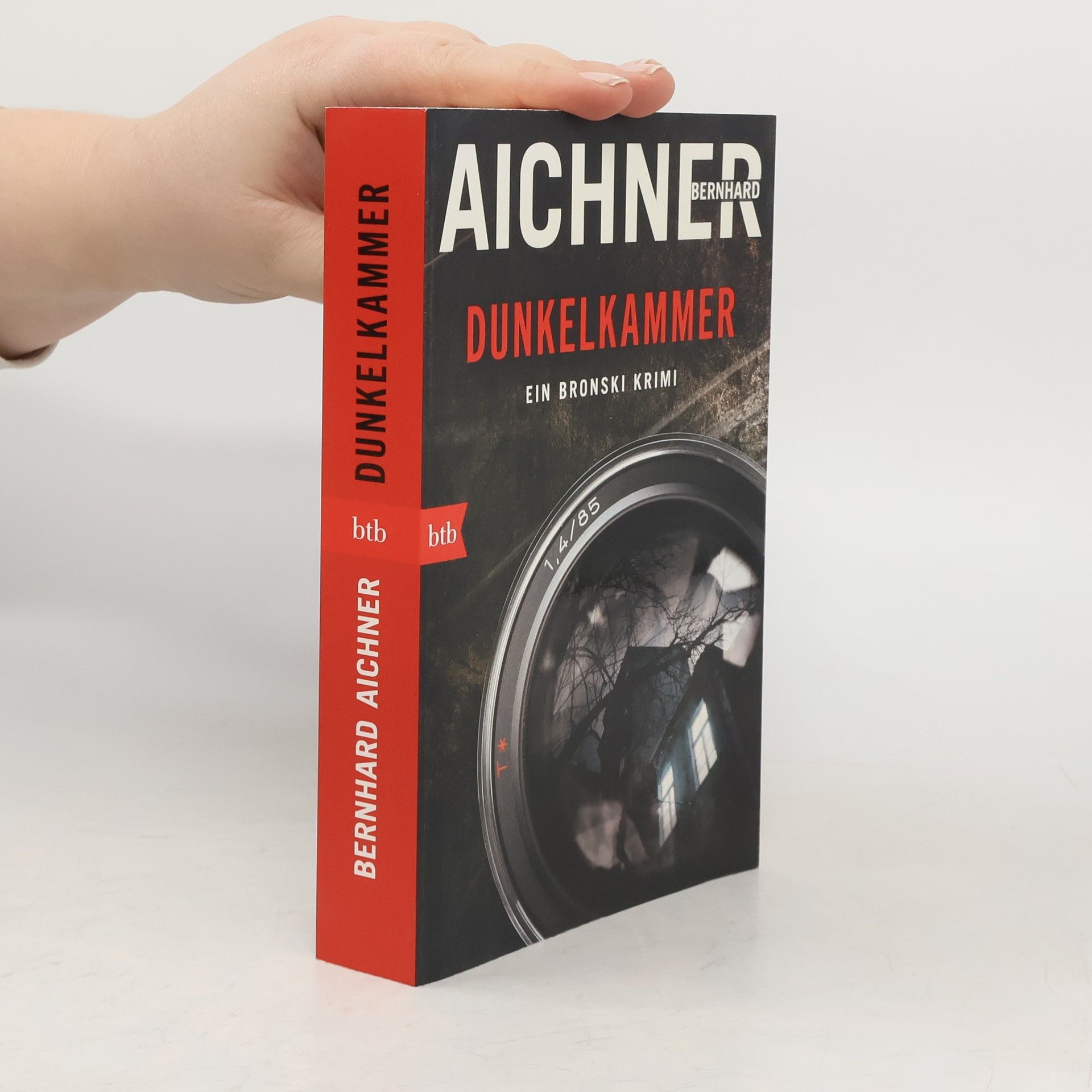 Bernhard Aichner Dunkelkammer