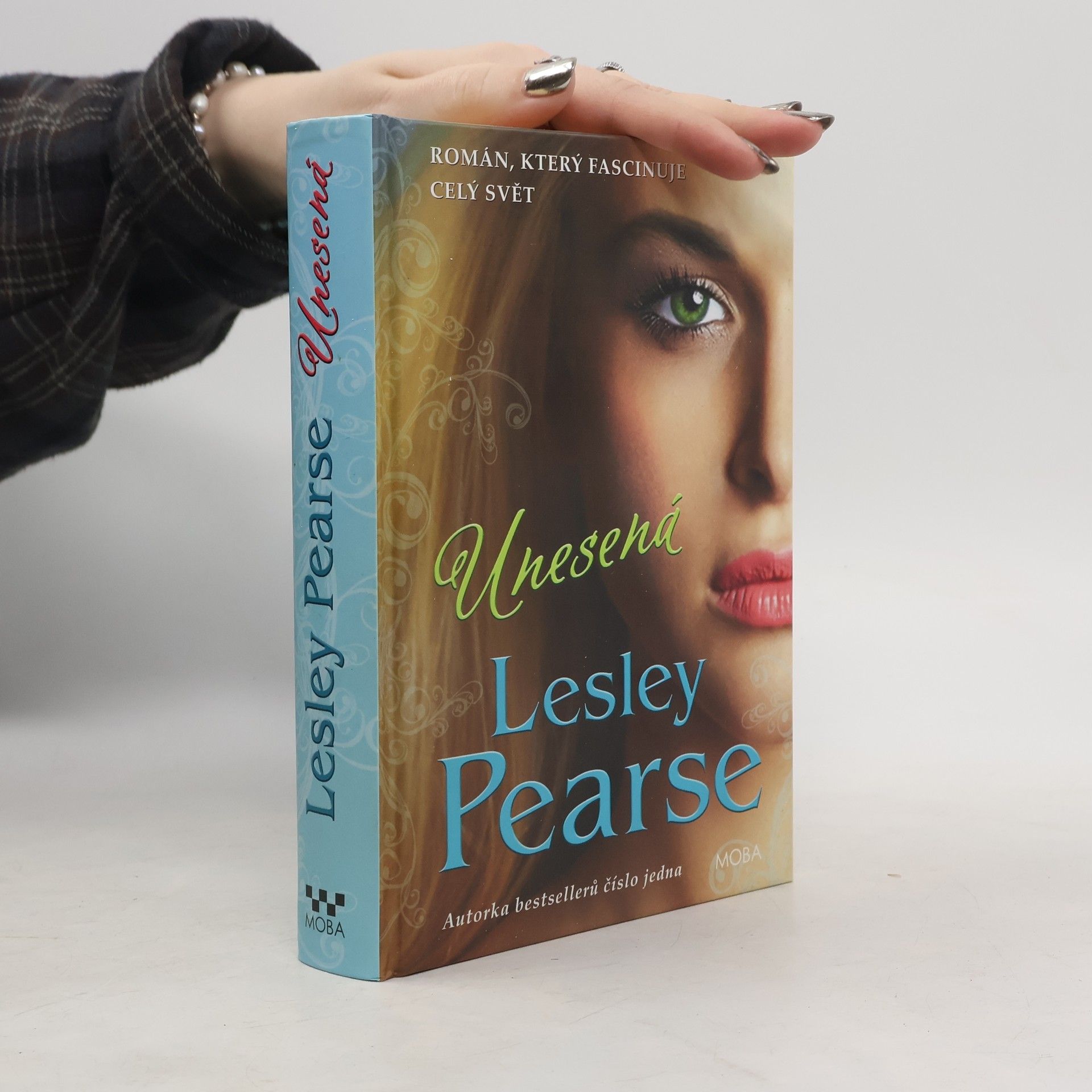 Lesley Pearse Unesená