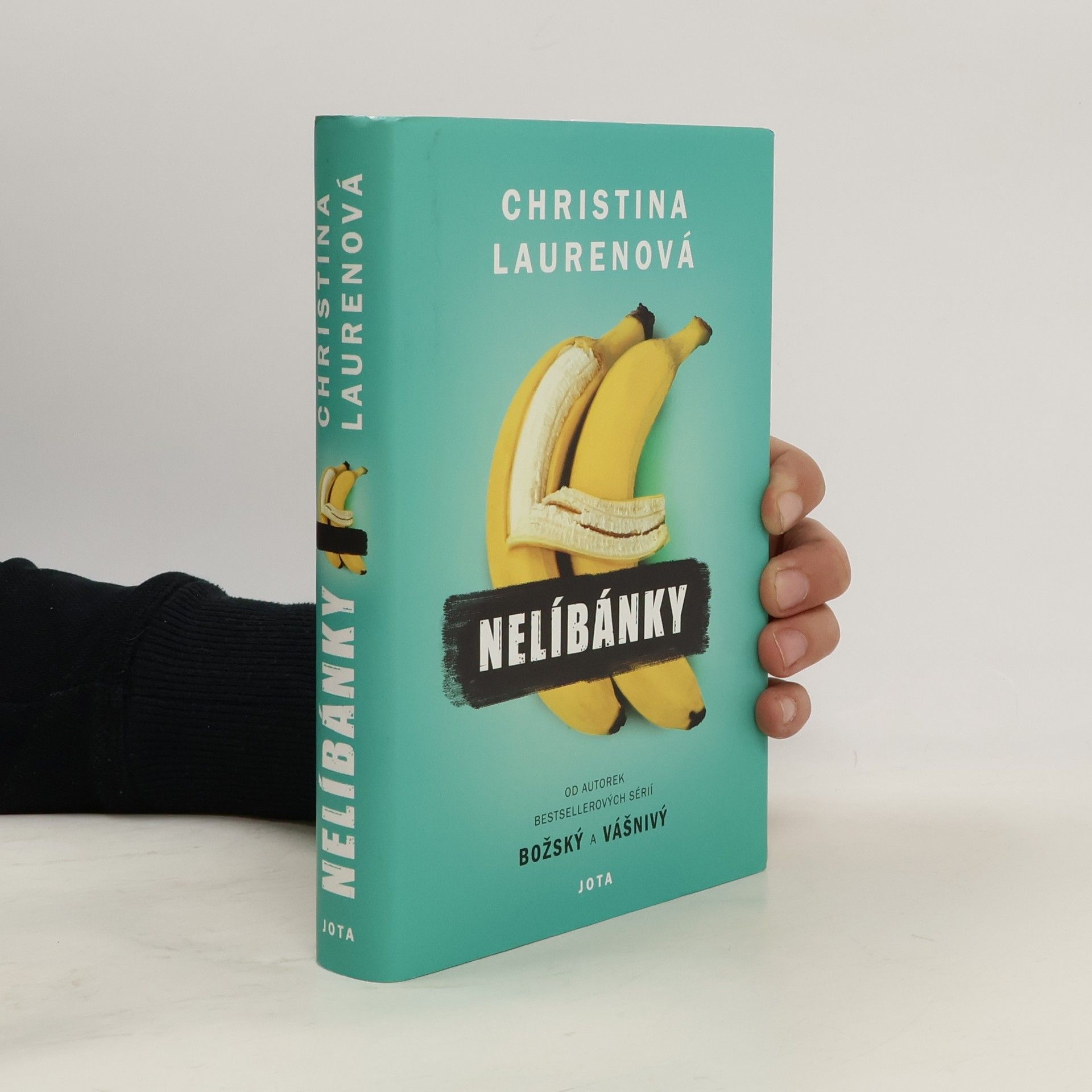 Christina Lauren Nelíbánky