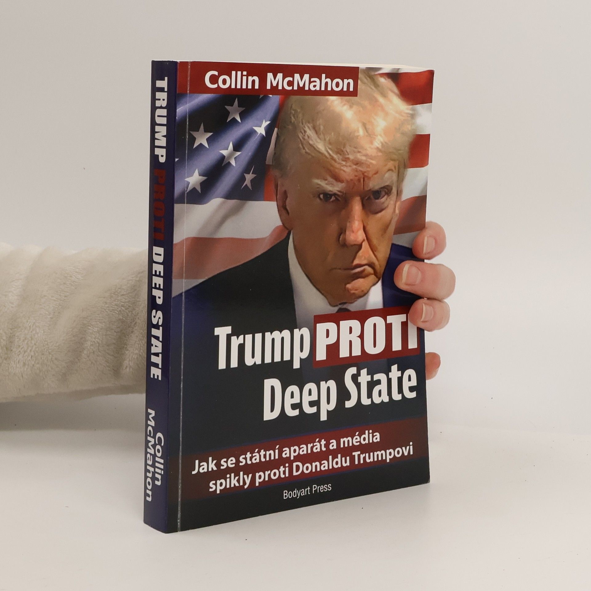 Collin McMahon Trump proti Deep State