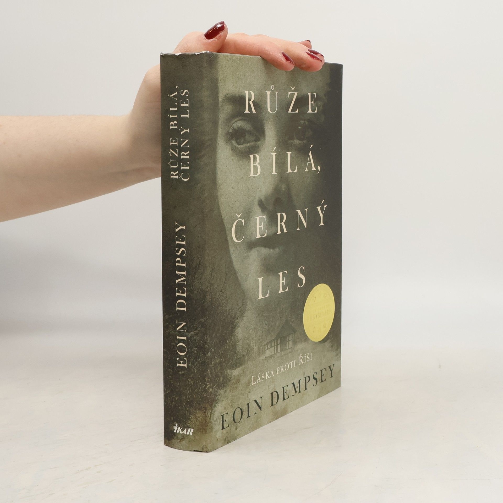Eoin Dempsey Růže bílá, černý les