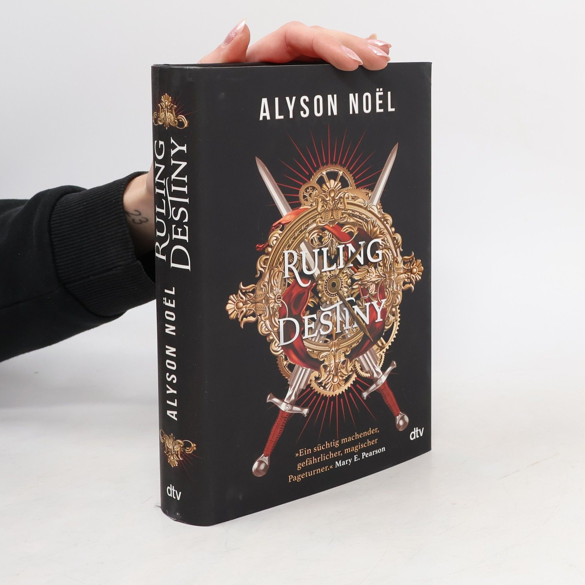 Alyson Noë͏l Ruling Destiny