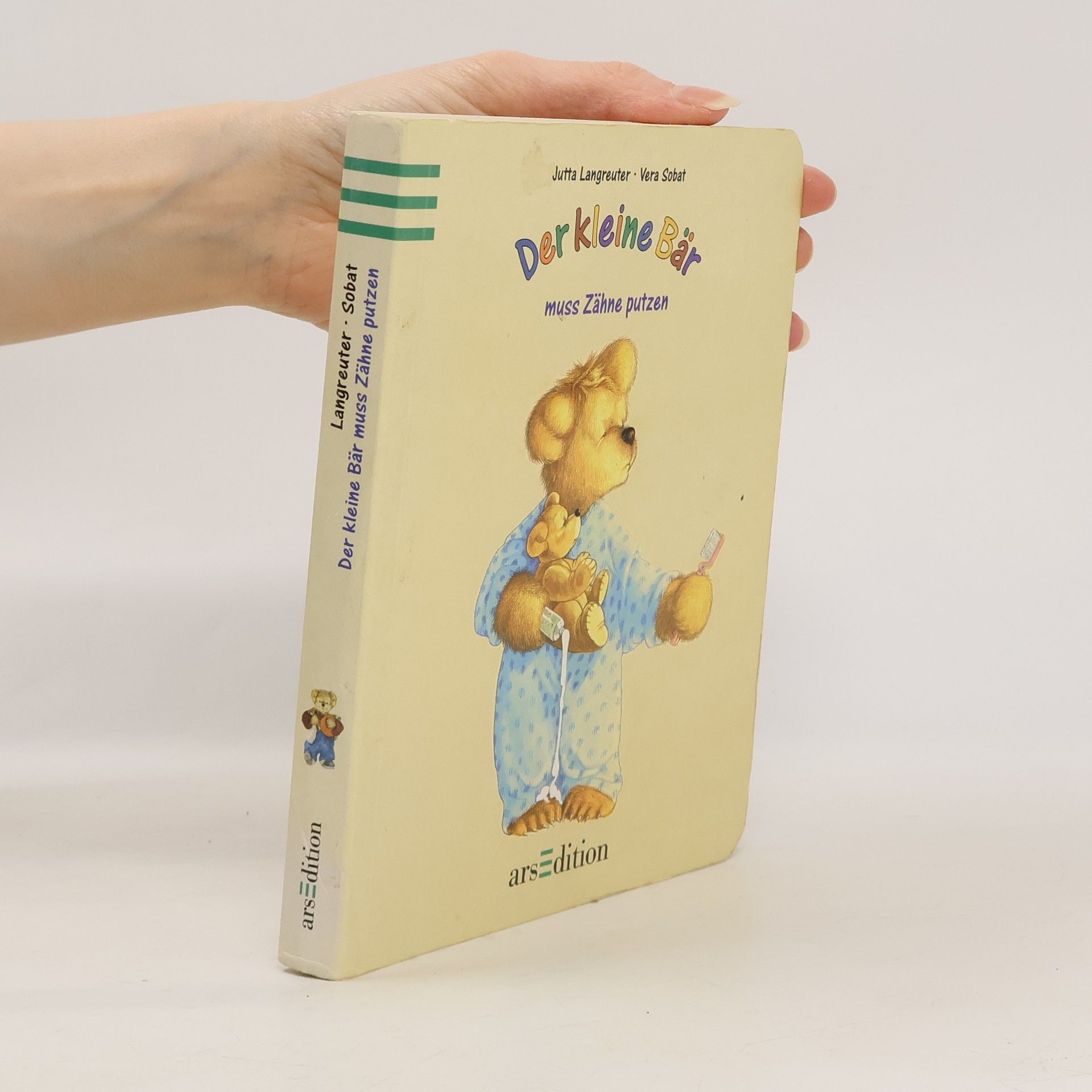 Der kleine Bär muss Zähne putzen