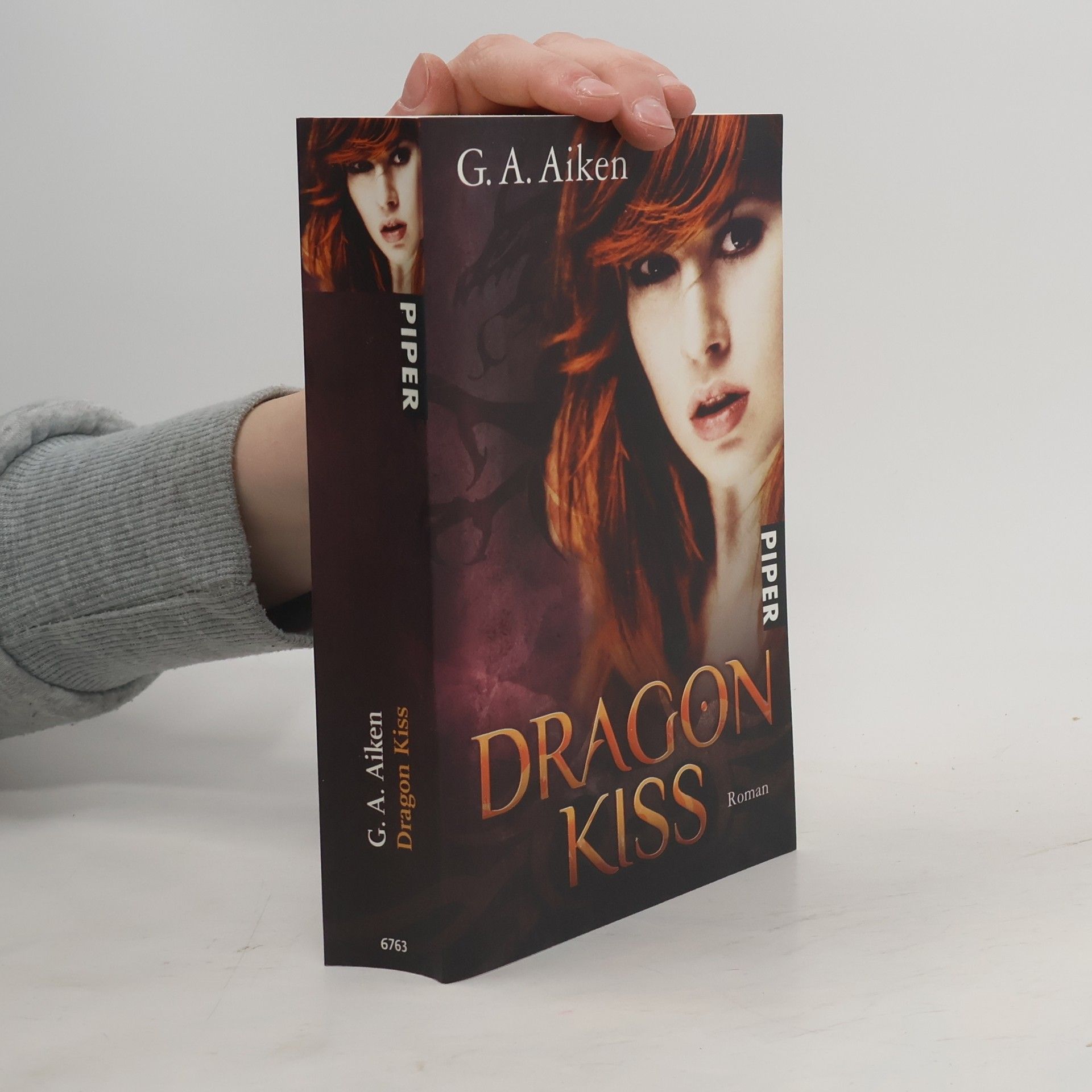 Glynis Aiken Dragon kiss