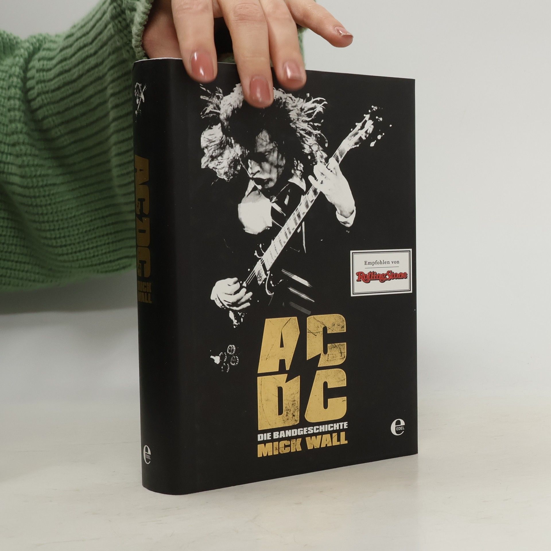 Mick Wall AC DC