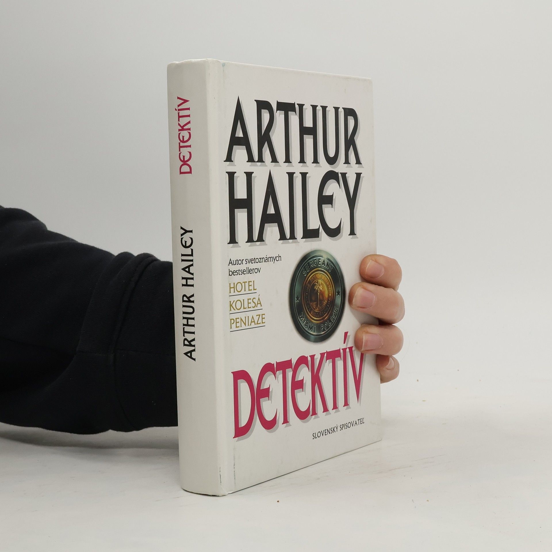 Arthur Hailey Detektív