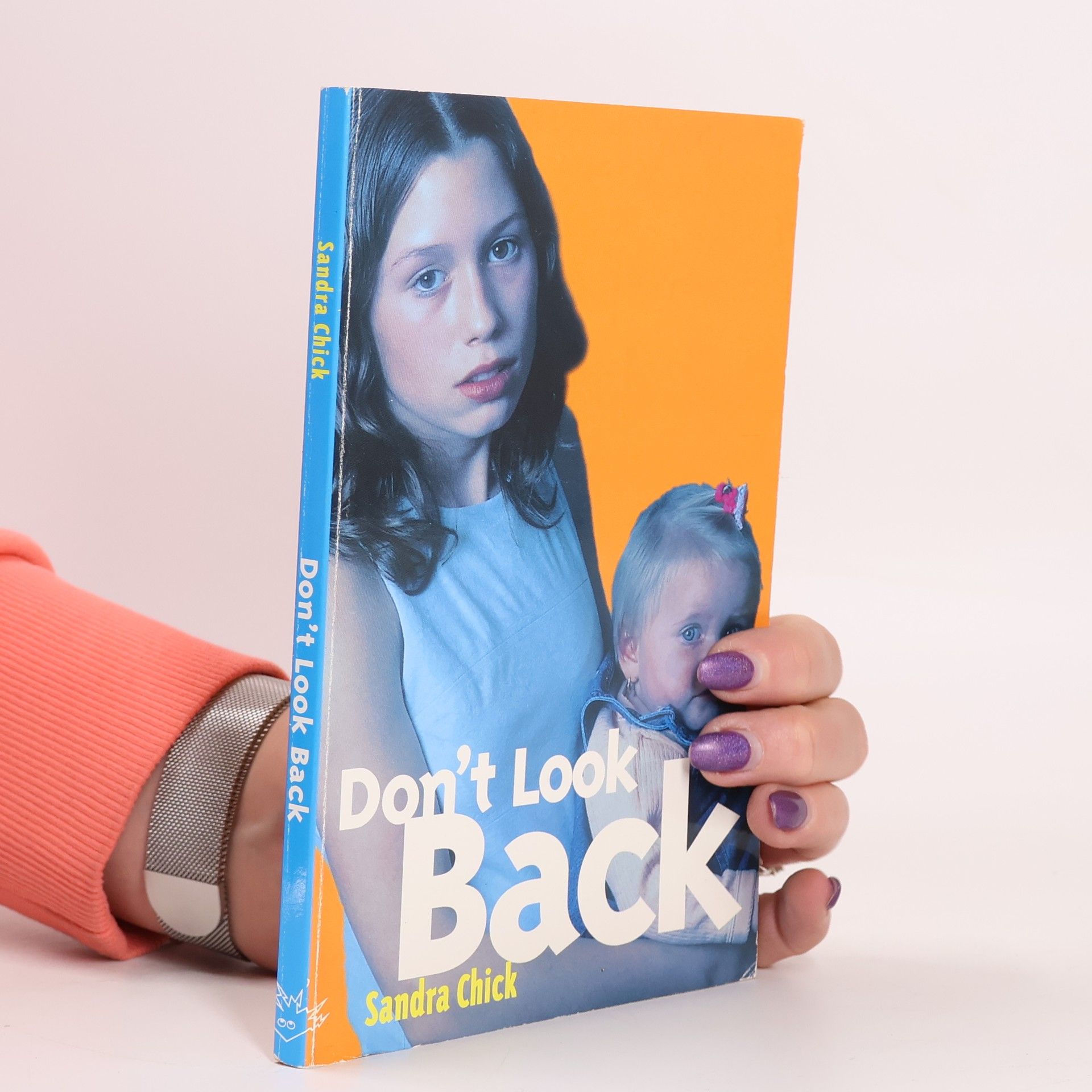 Sandra Chick Don't Look Back