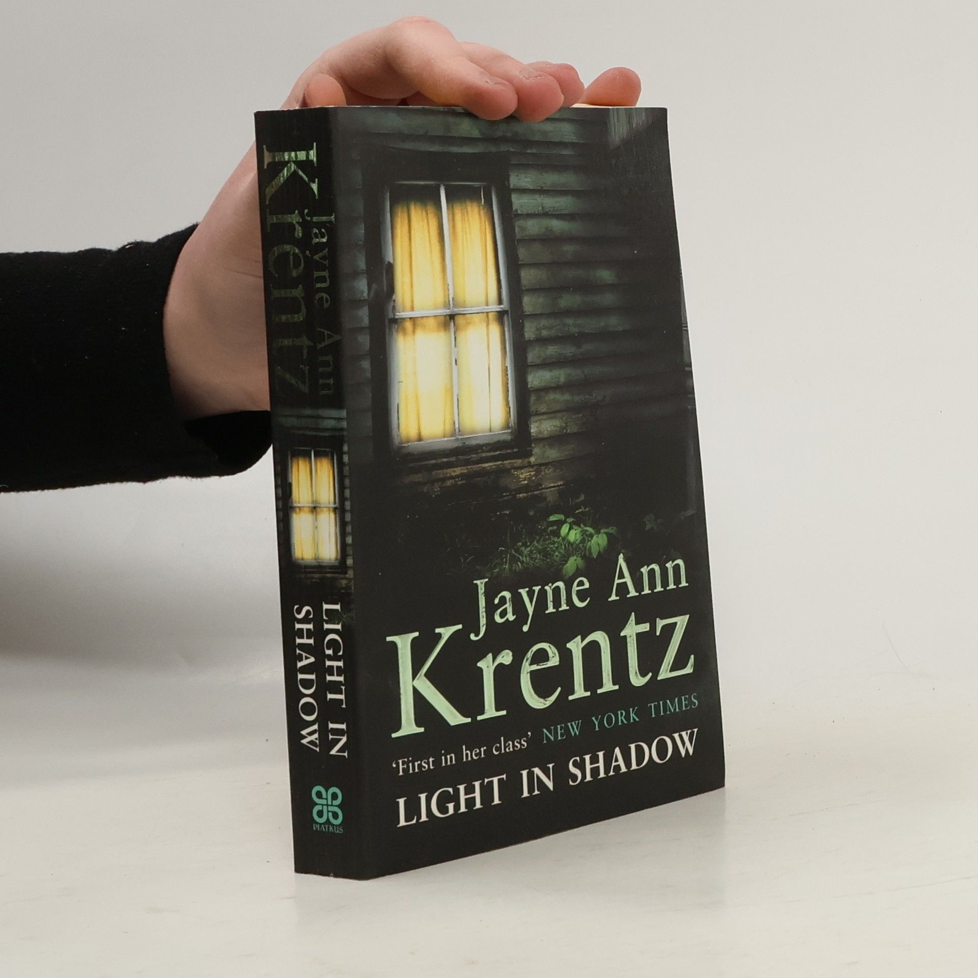 Jayne Ann Krentz Light in Shadow