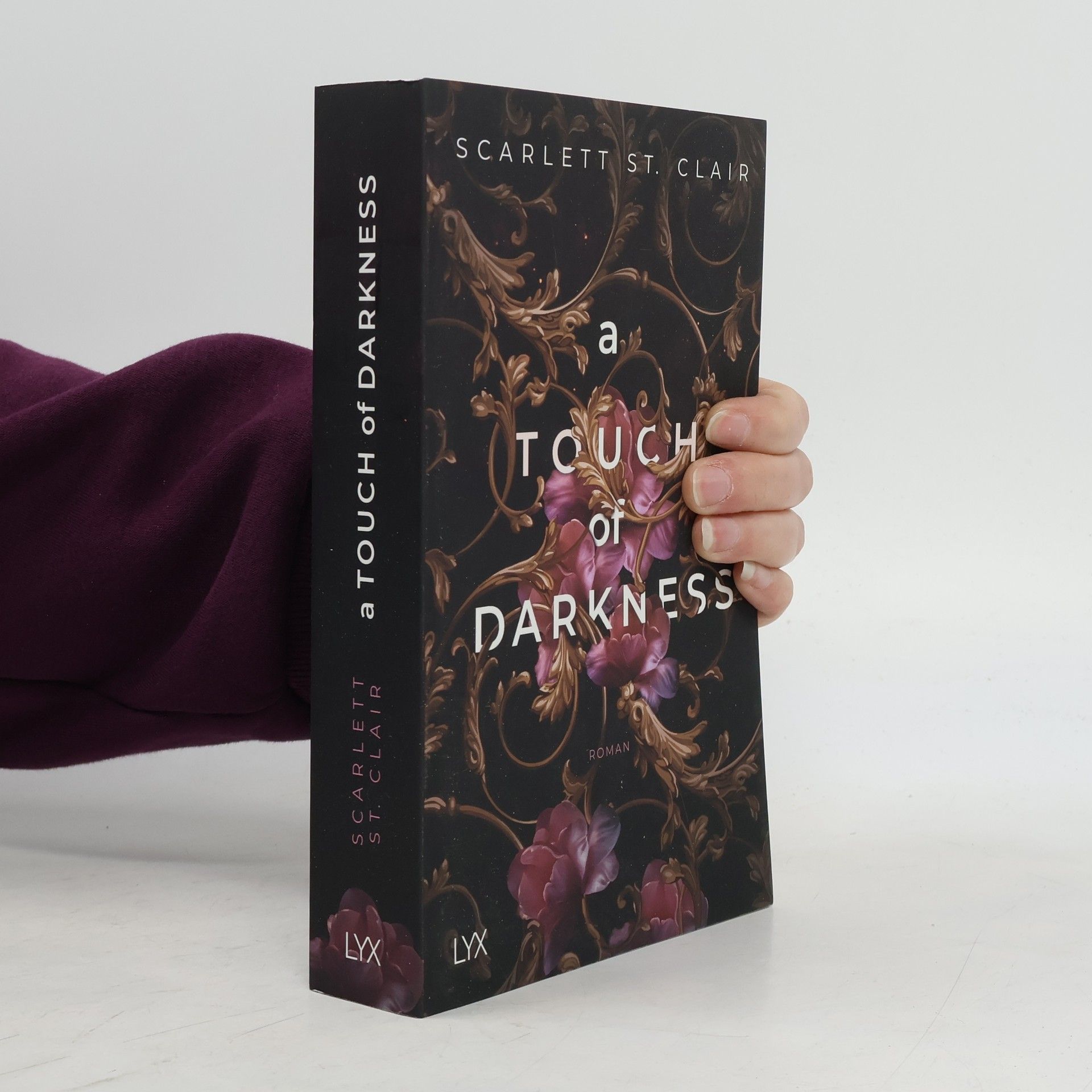 Scarlett St. Clair A Touch of Darkness