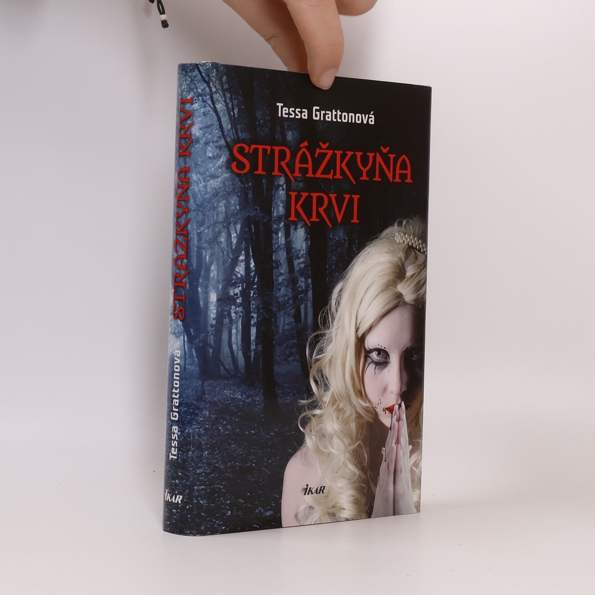 Tessa Gratton Strážkyňa krvi