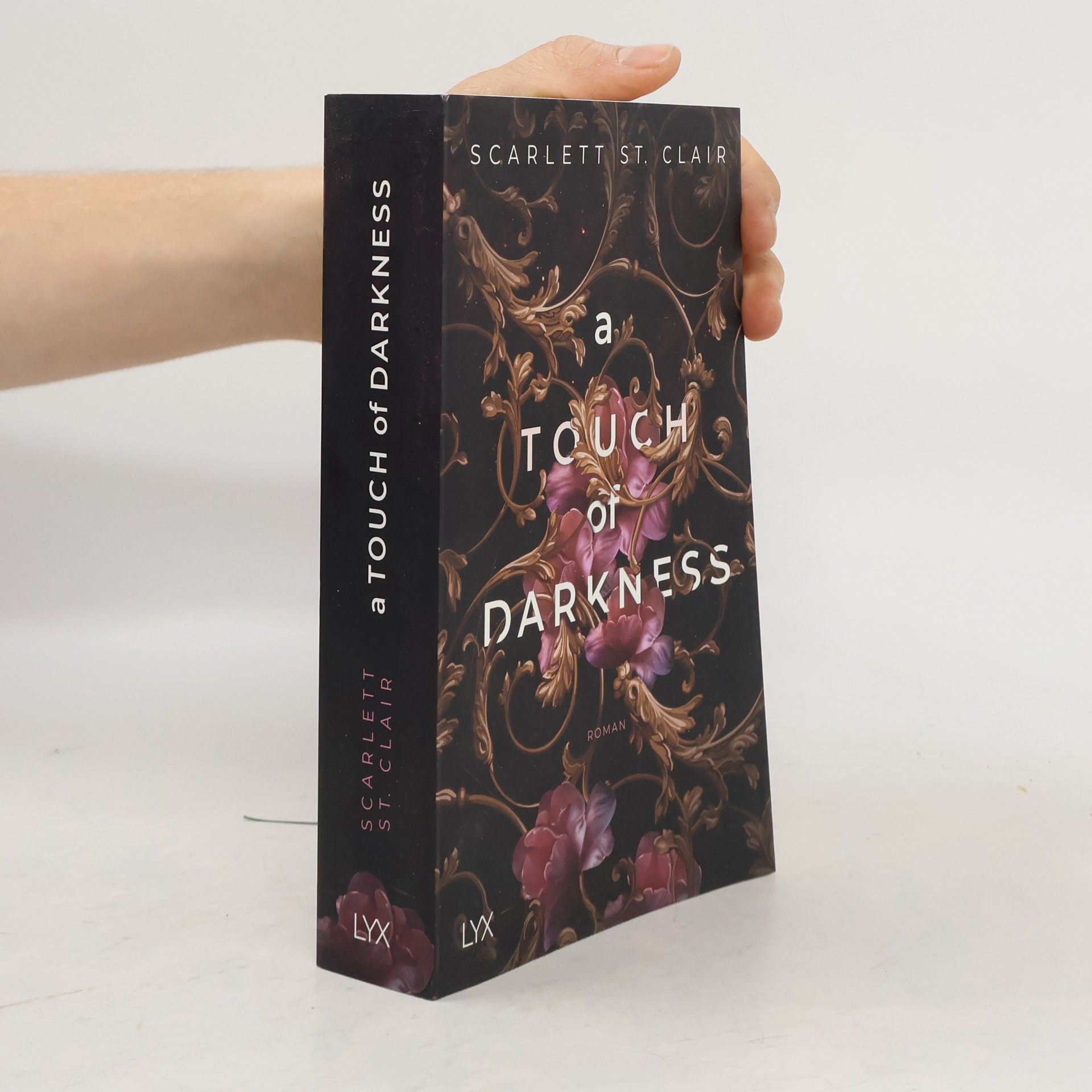 Scarlett St. Clair A Touch of Darkness