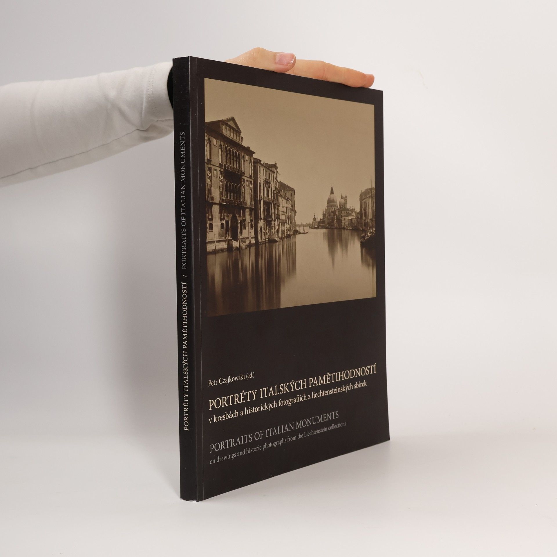 Petr Czajkowski Portréty italských pamětihodností : v kresbách a historických fotografiích z liechtensteinských sbírek = Portraits of Italian monuments : on drawings and historic photographs from the Liechtenstein collections