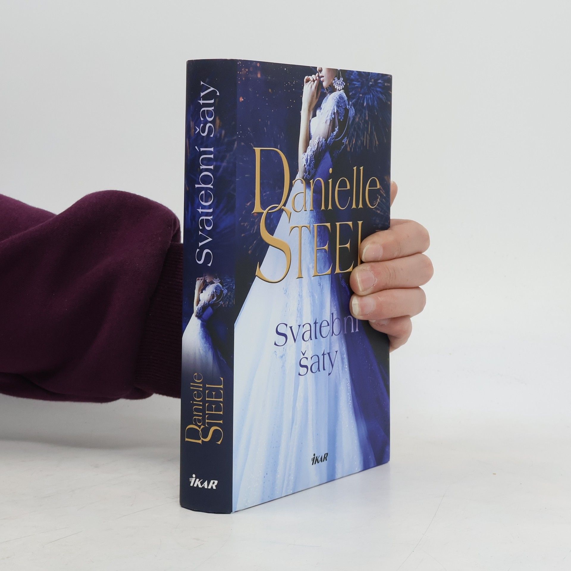 Danielle Steel Svatební šaty