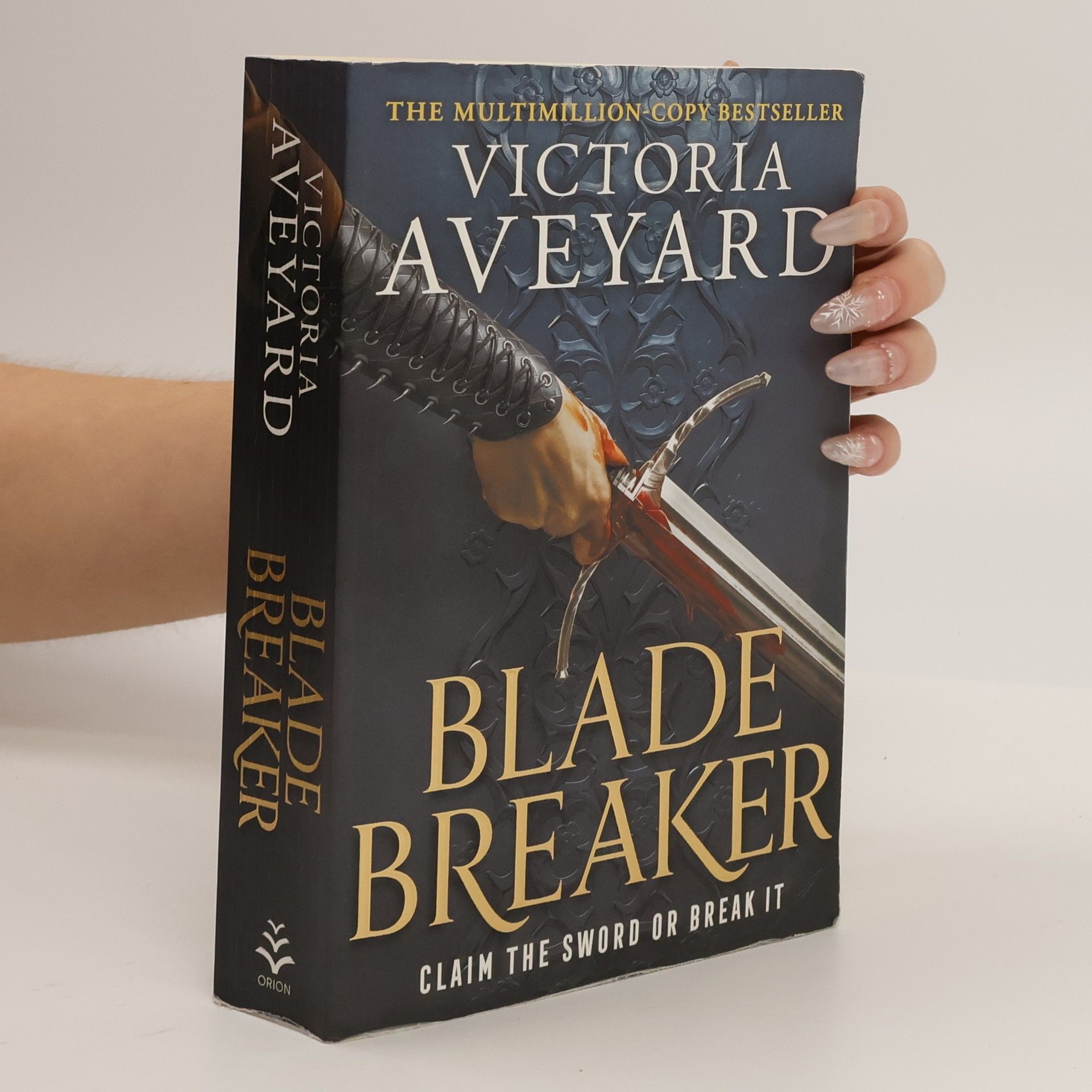Victoria Aveyard Blade Breaker