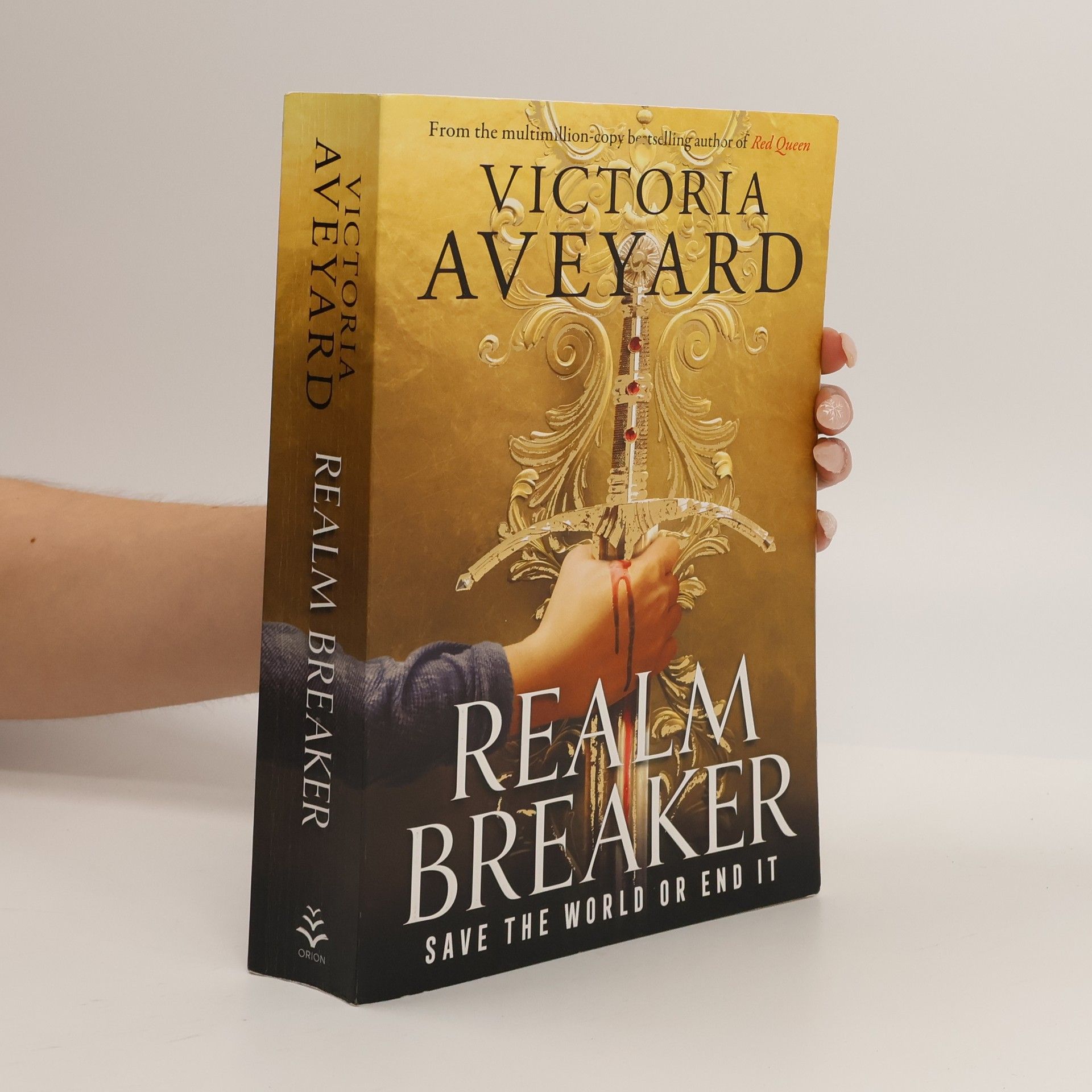 Victoria Aveyard Realm Breaker